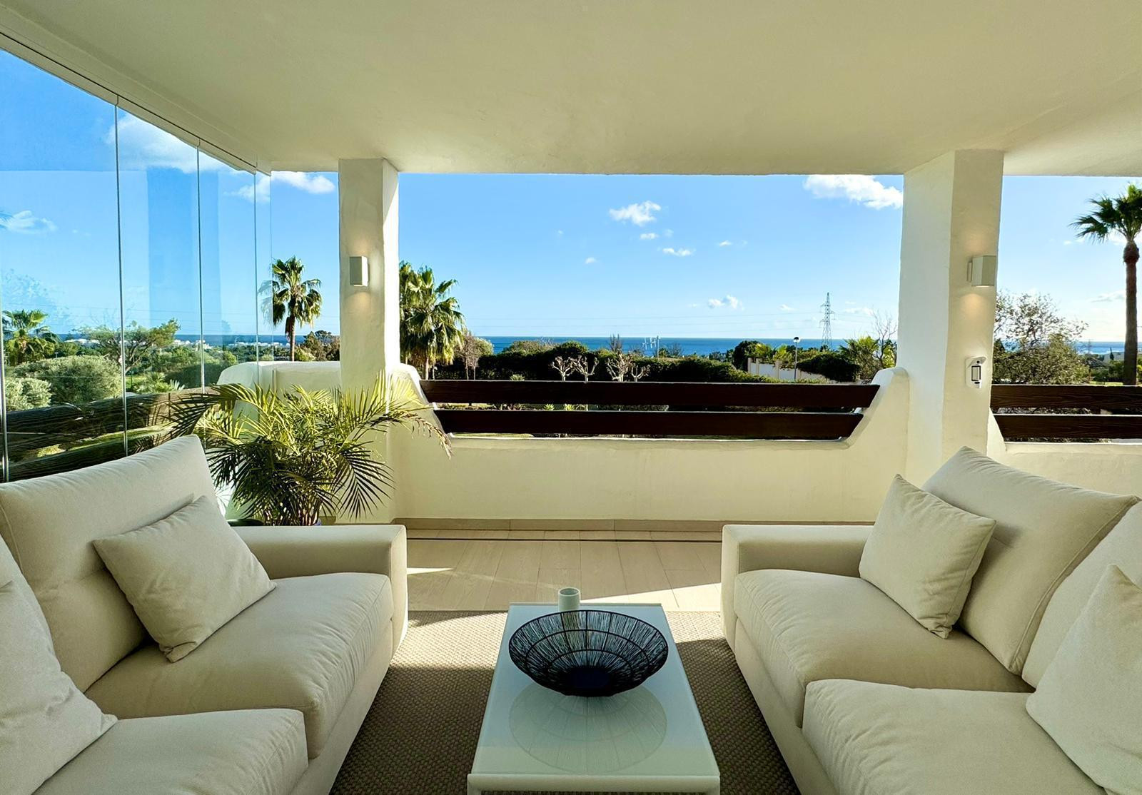 Hoekappartement bestaande uit twee appartementen die zijn samengevoegd in Selwo Hills in Estepona