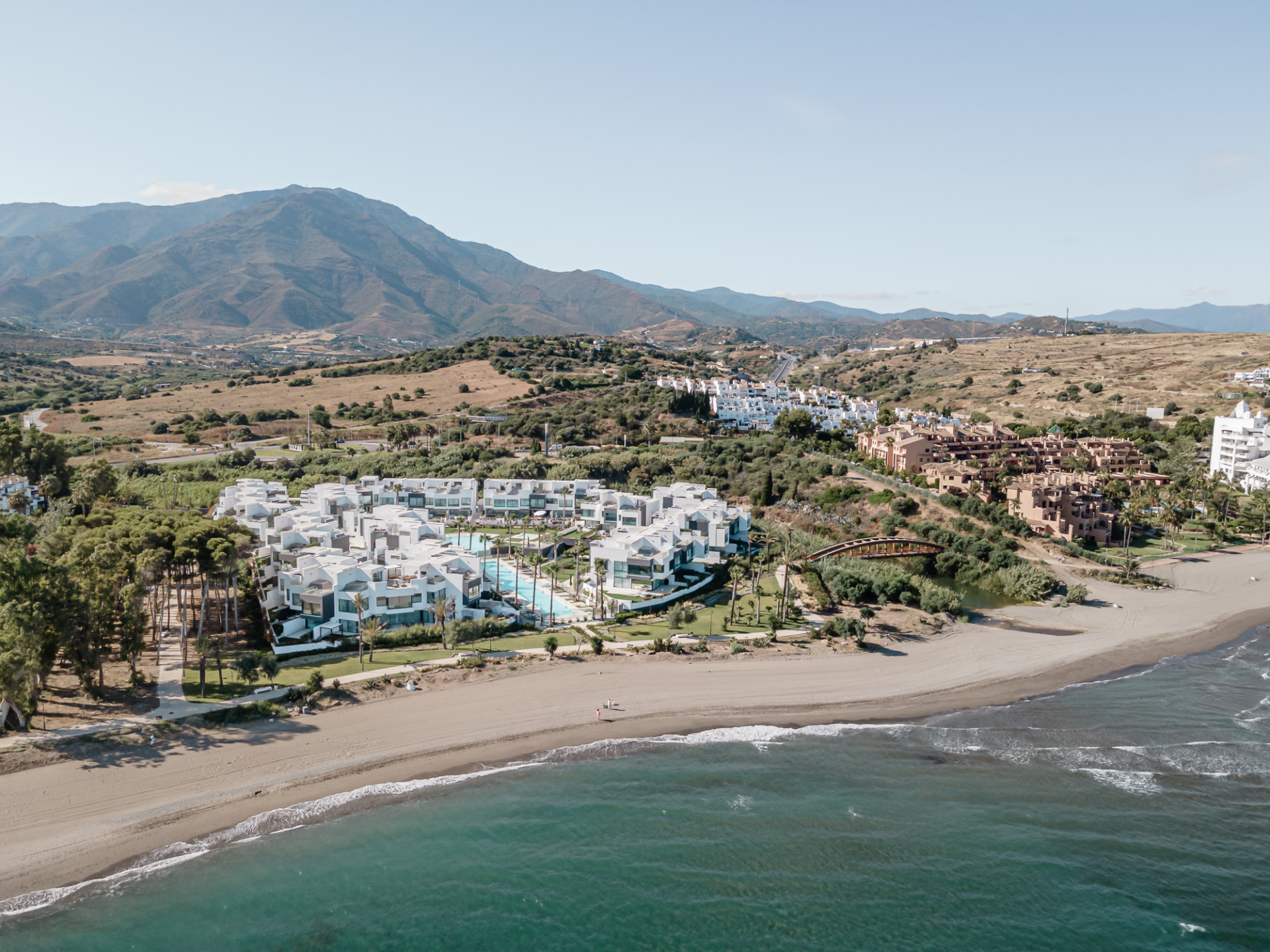 Luxe eerstelijns strandwoning met panoramisch uitzicht in Estepona