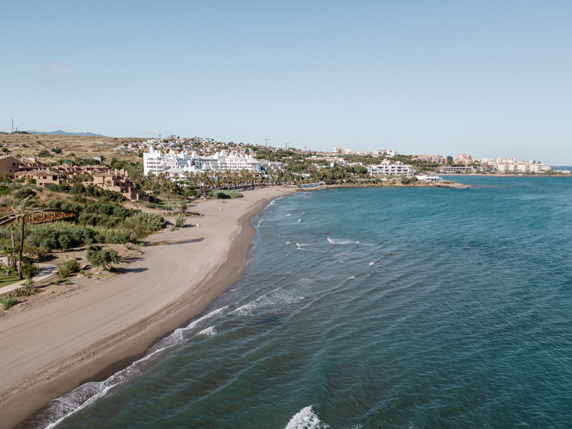 Luxe eerstelijns strandwoning met panoramisch uitzicht in Estepona