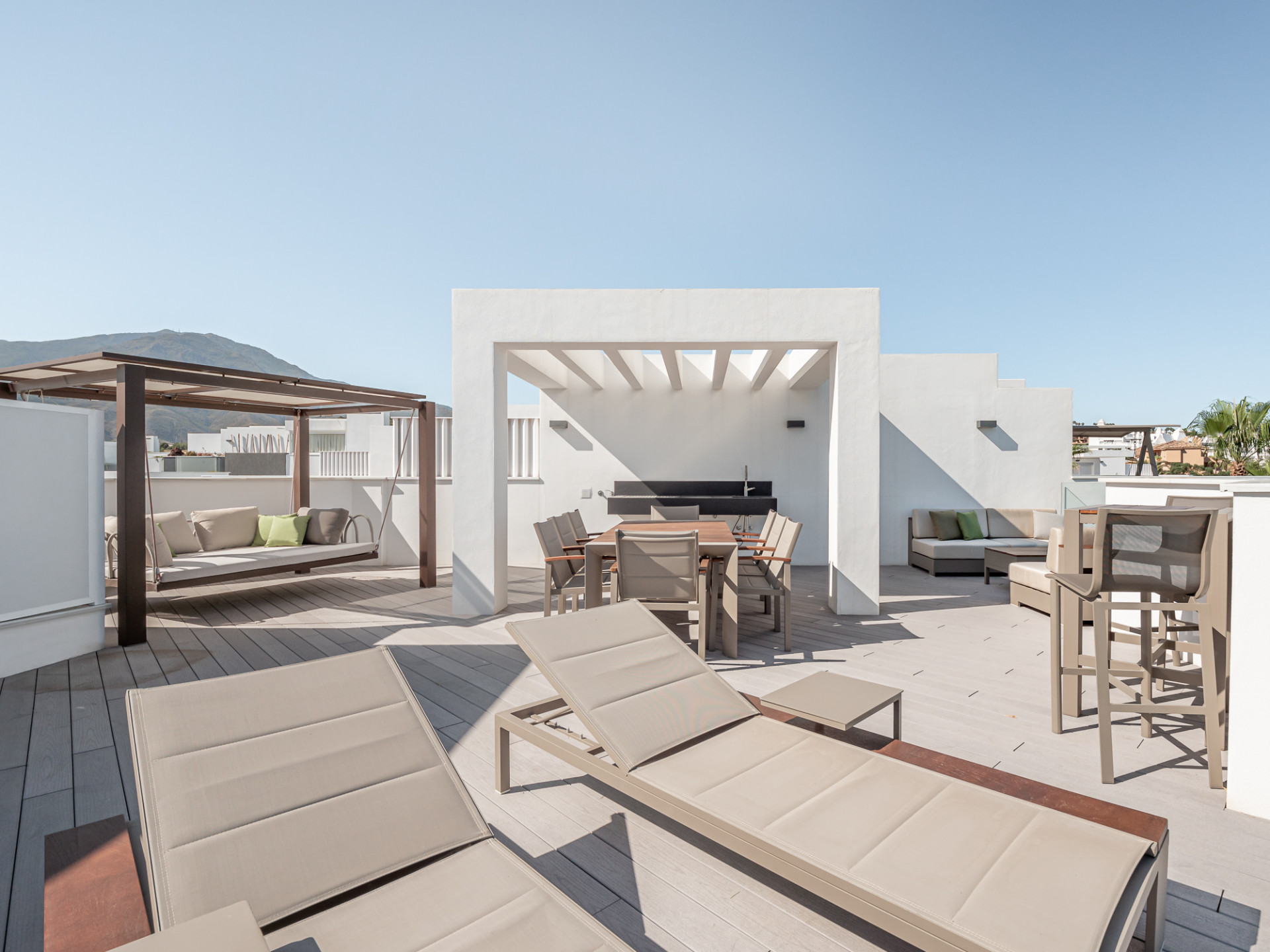 Luxe eerstelijns strandwoning met panoramisch uitzicht in Estepona