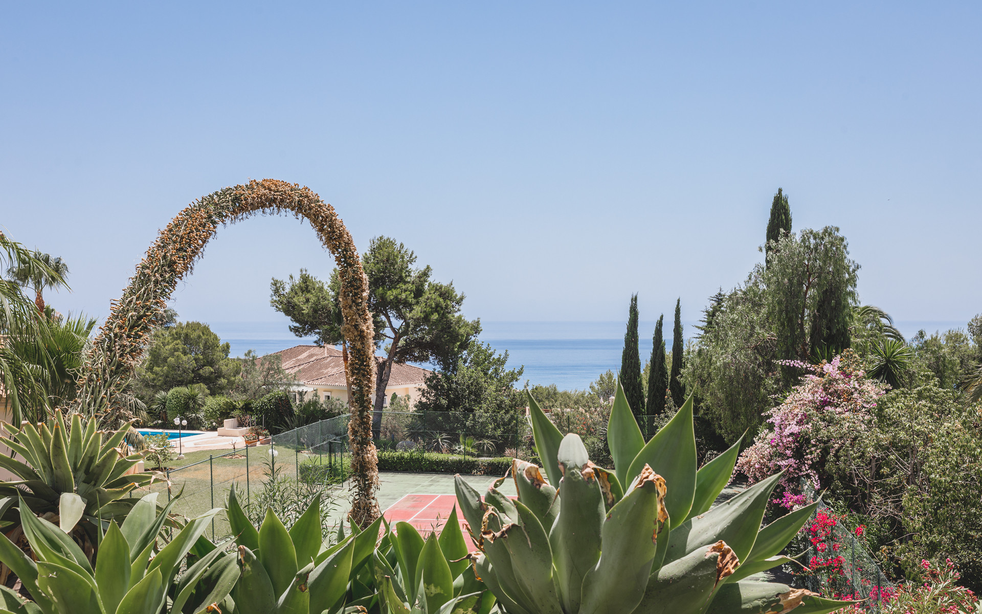 Elégante villa de luxe dans l'un des quartiers résidentiels les plus prestigieux du Golden Mile de Marbella à Marbella Golden Mile