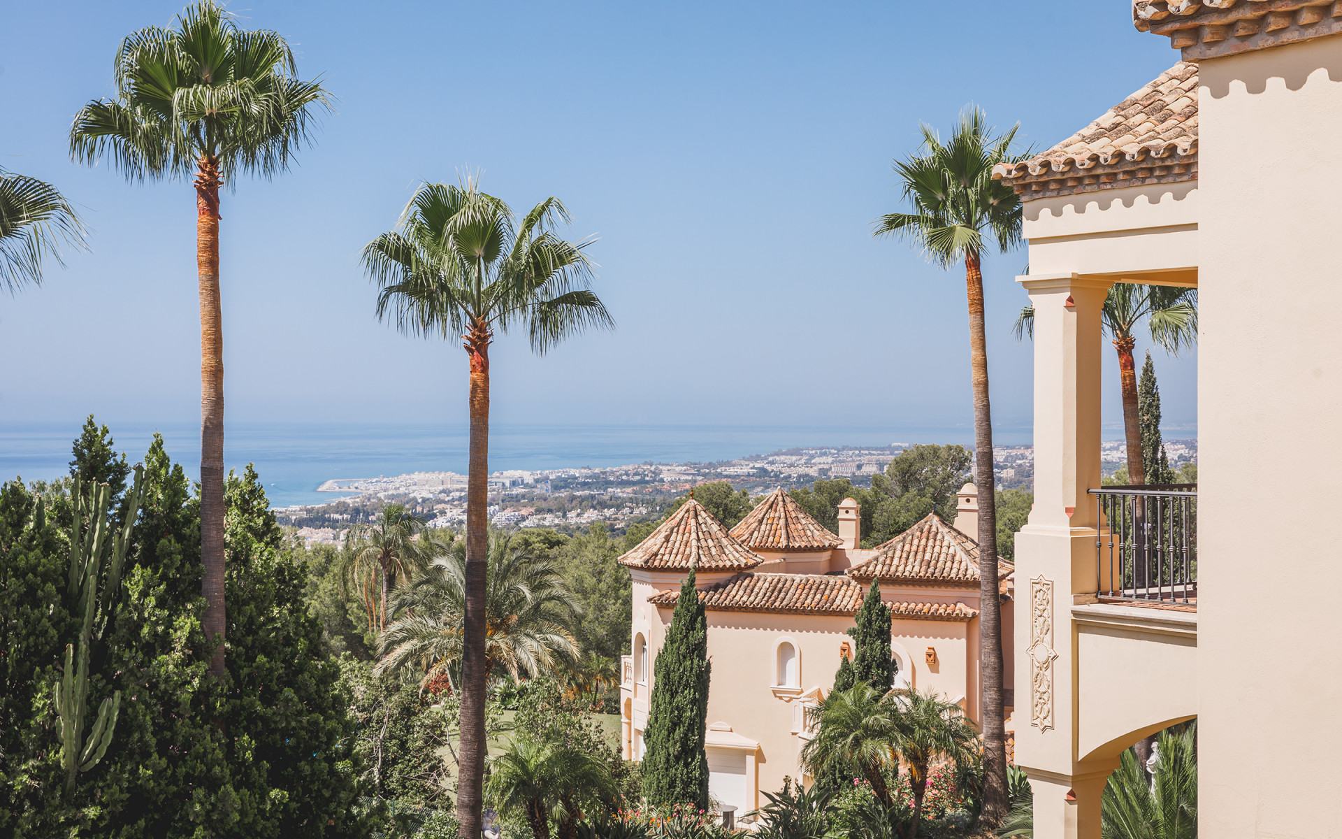 Elégante villa de luxe dans l'un des quartiers résidentiels les plus prestigieux du Golden Mile de Marbella à Marbella Golden Mile