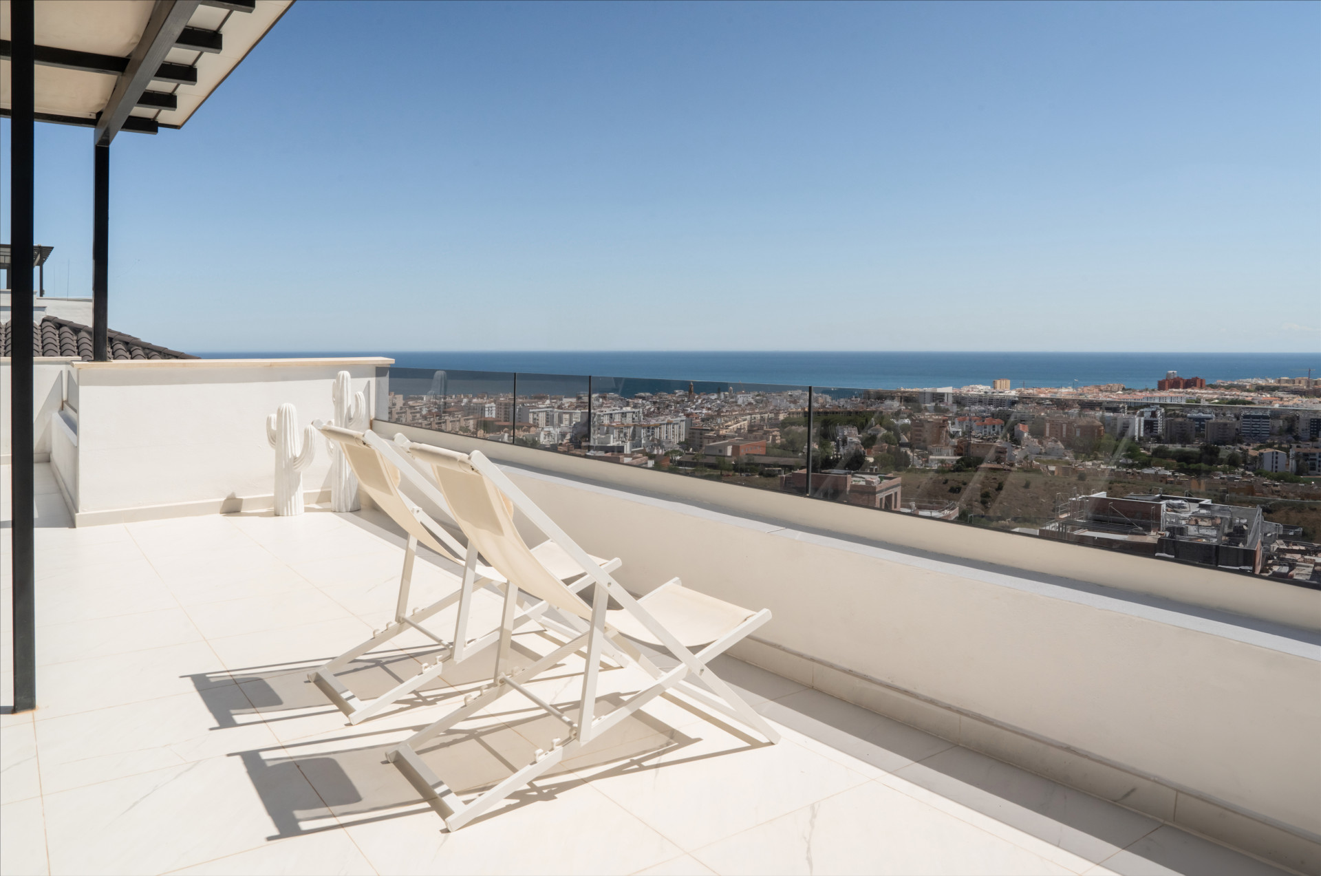 Luxueus penthouse met panoramisch uitzicht in Estepona