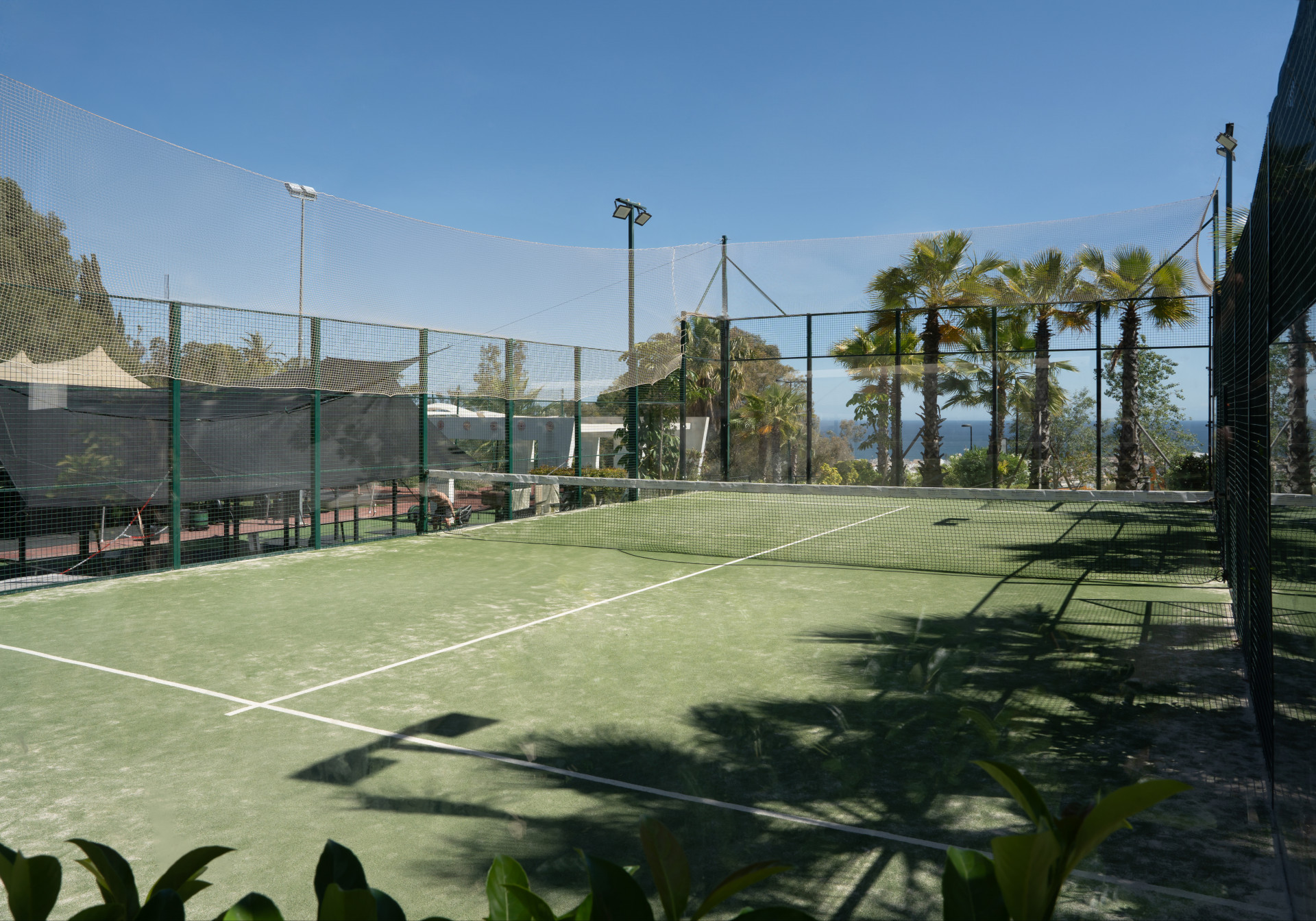 Lujoso Ático con Vistas Panorámicas en Estepona