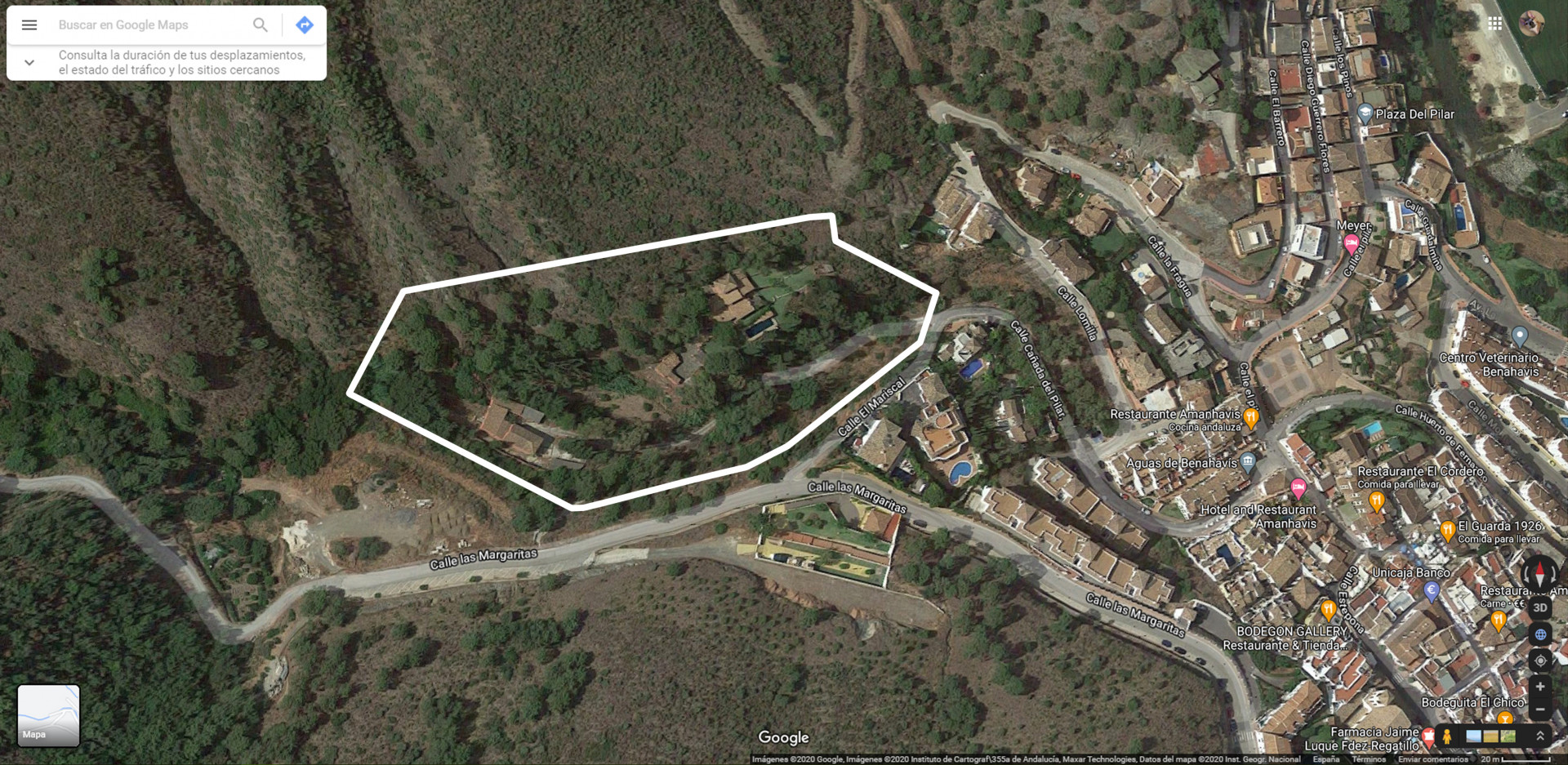 Two villas ons a large plot in Benahavis in Benahavis