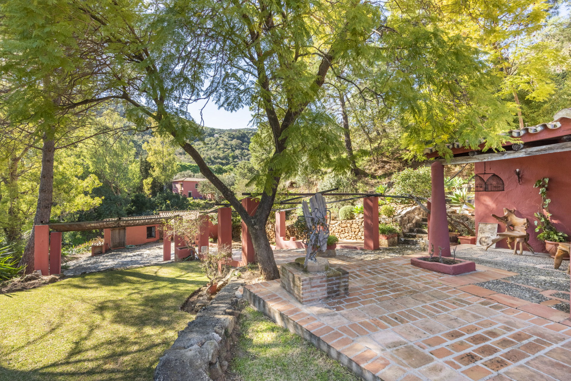 Deux villas sur un grand terrain à Benahavis à Benahavis