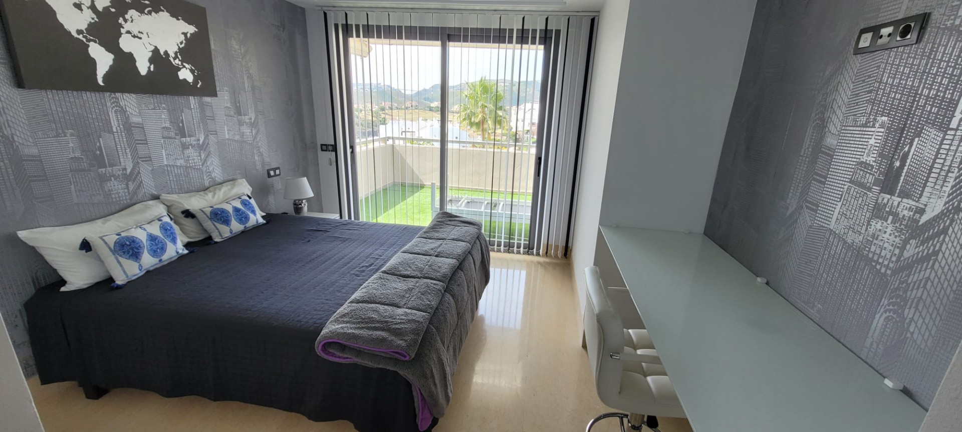 Appartement de 3 chambres à coucher avec vues panoramiques dans un prestigieux quartier de golf à Benahavis