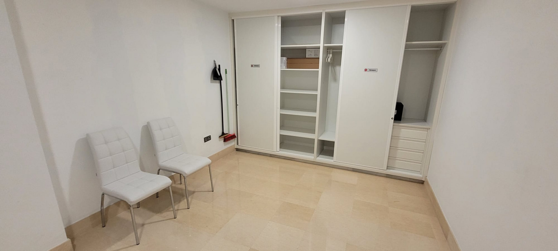 Appartement de 3 chambres à coucher avec vues panoramiques dans un prestigieux quartier de golf à Benahavis