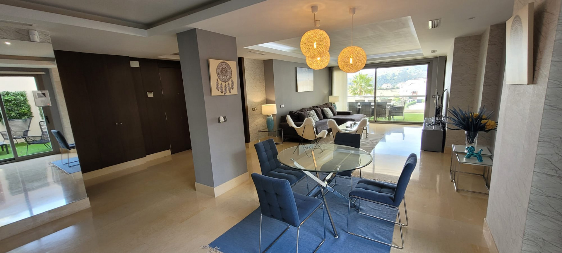 Appartement de 3 chambres à coucher avec vues panoramiques dans un prestigieux quartier de golf à Benahavis