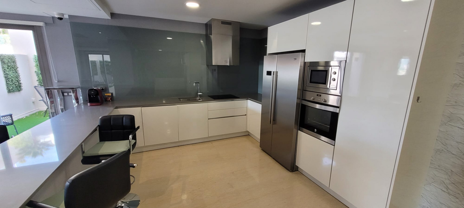 Appartement de 3 chambres à coucher avec vues panoramiques dans un prestigieux quartier de golf à Benahavis