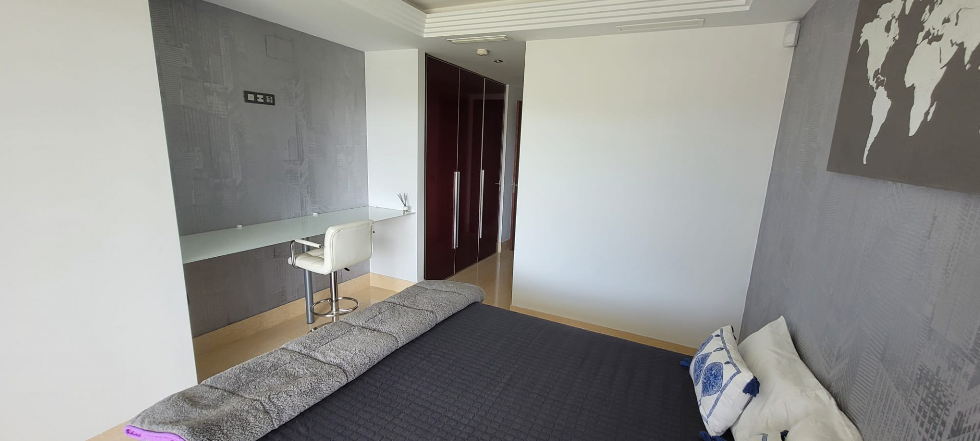 Appartement de 3 chambres à coucher avec vues panoramiques dans un prestigieux quartier de golf à Benahavis