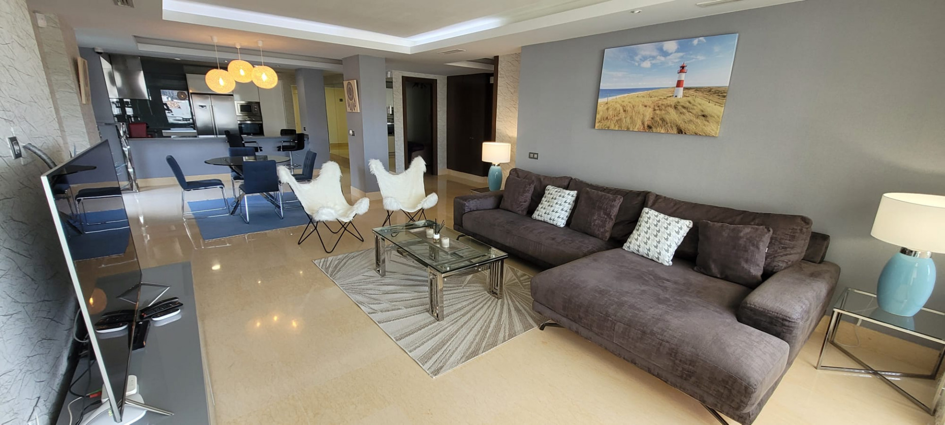 Immaculate 3 bedroom apartment with panoramic views in a prestigious golf area in Benahavis