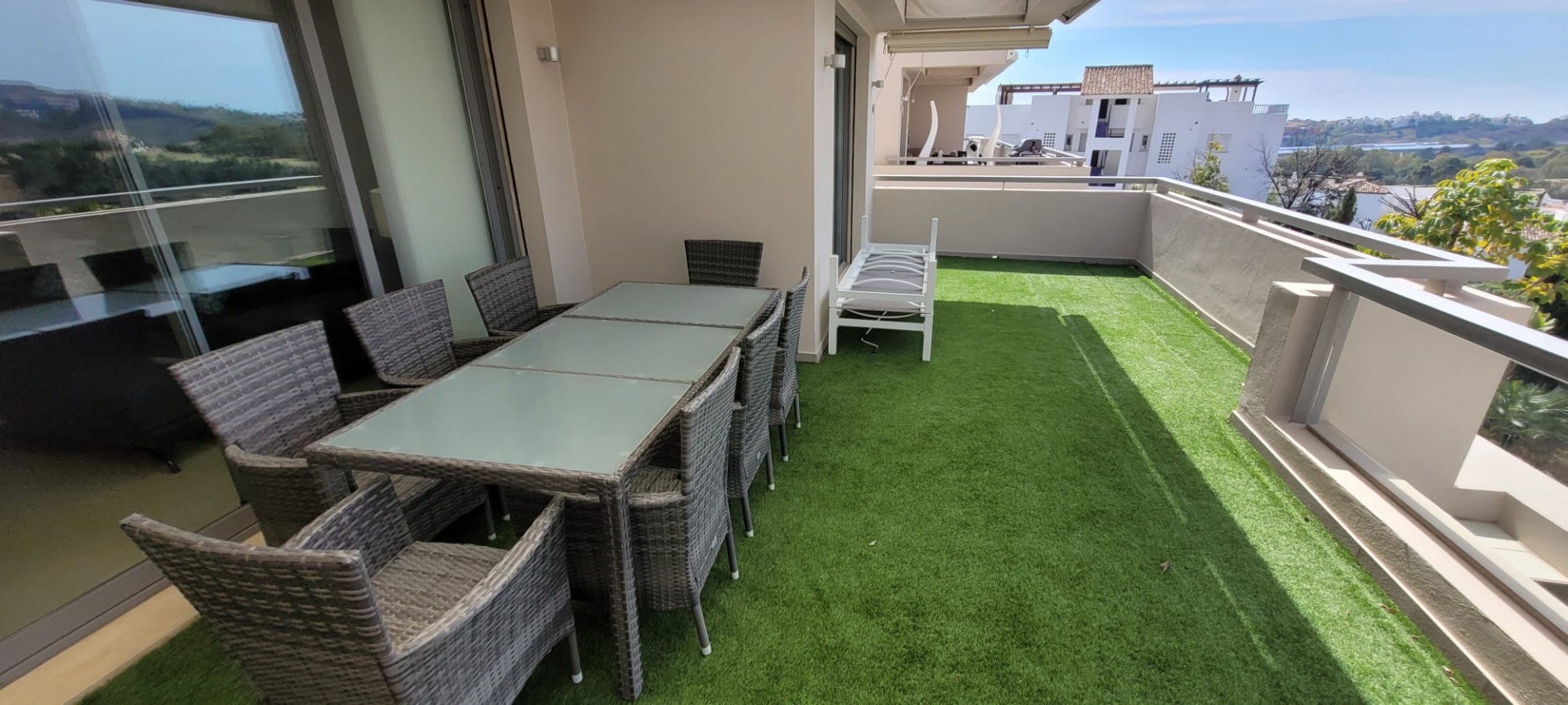 apartamento de 3 dormitorios con vistas panorámicas en una prestigiosa zona de golf en Benahavis