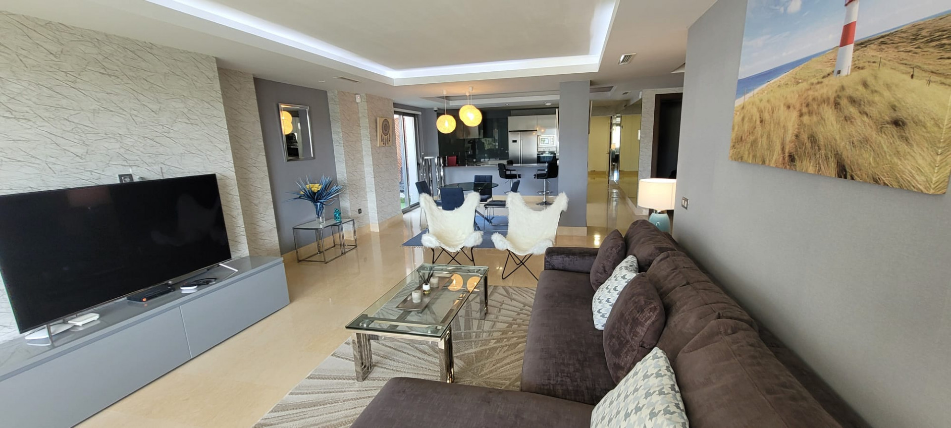 Immaculate 3 bedroom apartment with panoramic views in a prestigious golf area in Benahavis