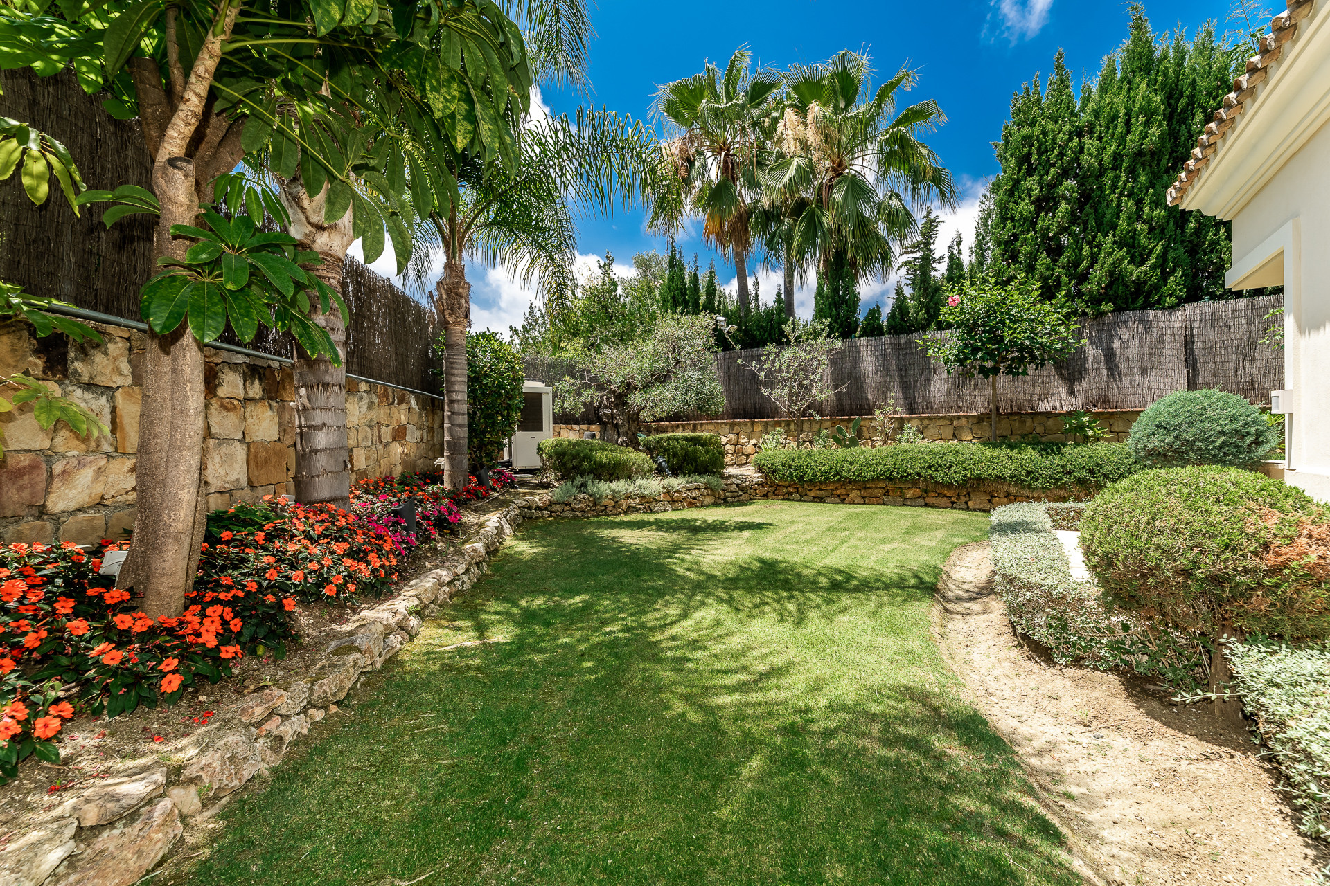 Exquisite Andalusian-style villa distributed on three levels in the heart of Nueva Andalucía in Nueva Andalucia