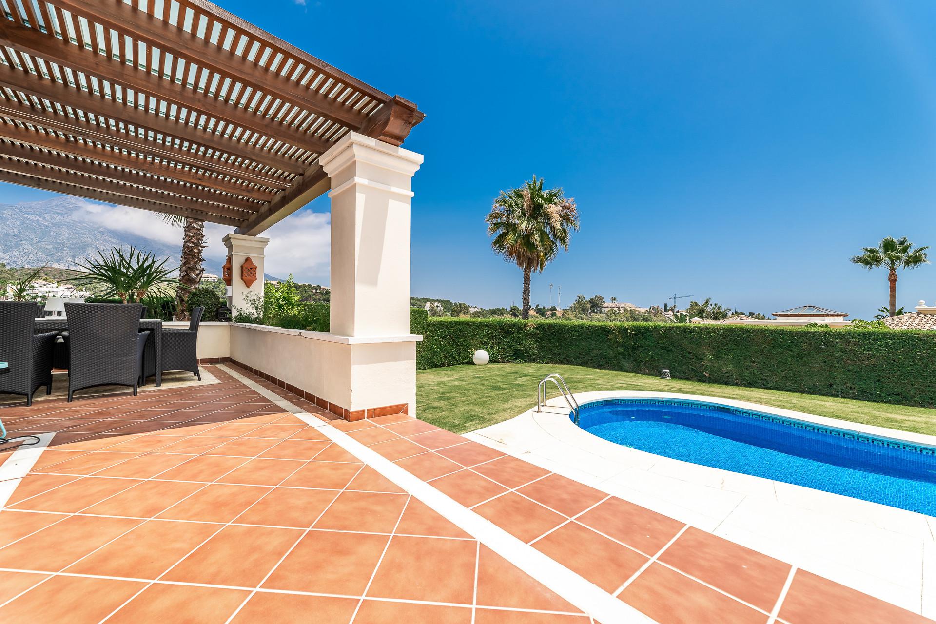 Exquisite Andalusian-style villa distributed on three levels in the heart of Nueva Andalucía in Nueva Andalucia