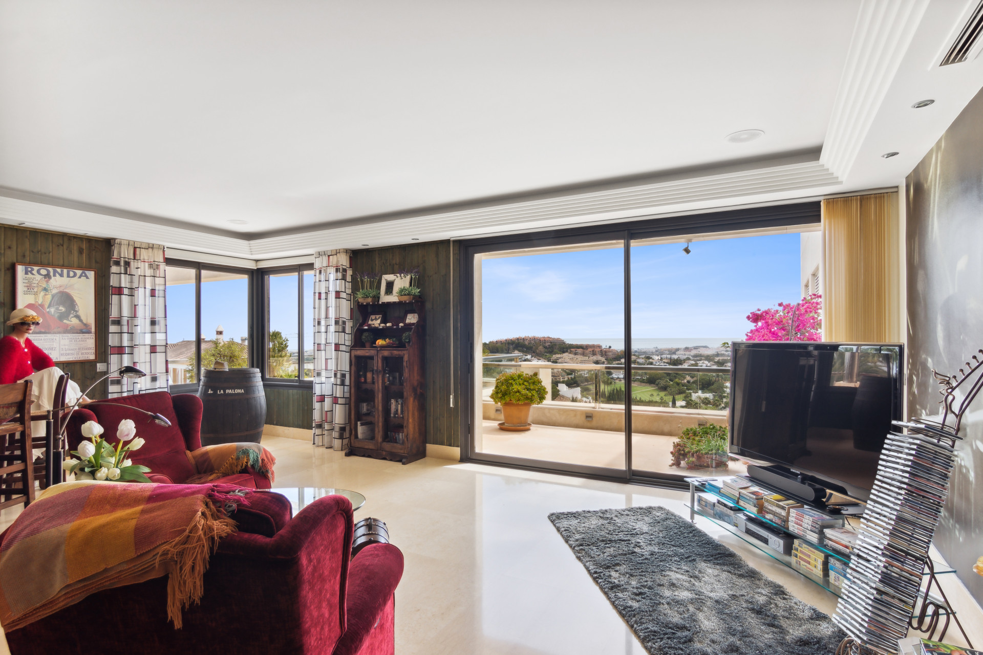 Penthouse exquis de cinq chambres à coucher en duplex situé à Los Arrayanes à Marbella. à Nueva Andalucia