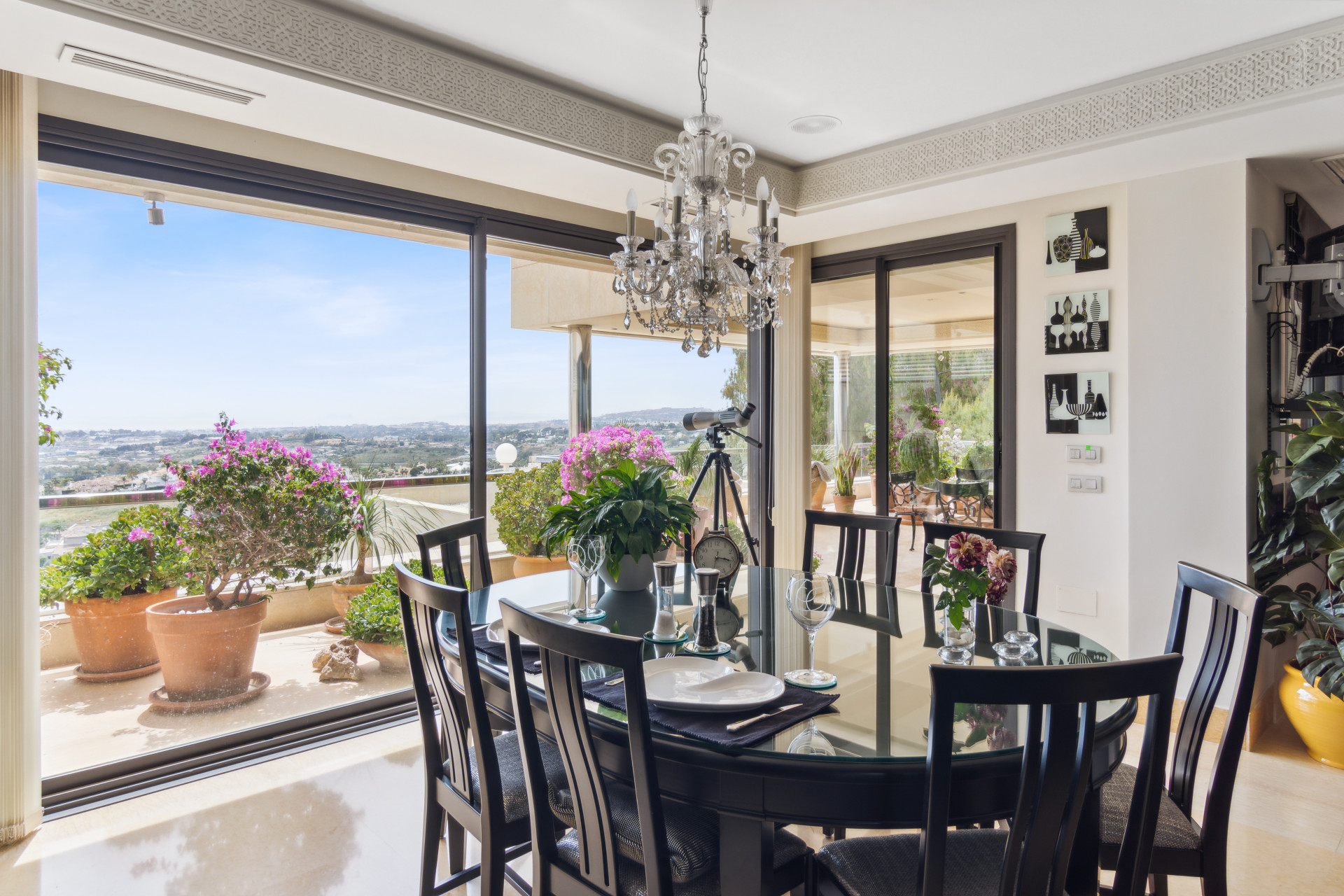 Penthouse exquis de cinq chambres à coucher en duplex situé à Los Arrayanes à Marbella. à Nueva Andalucia