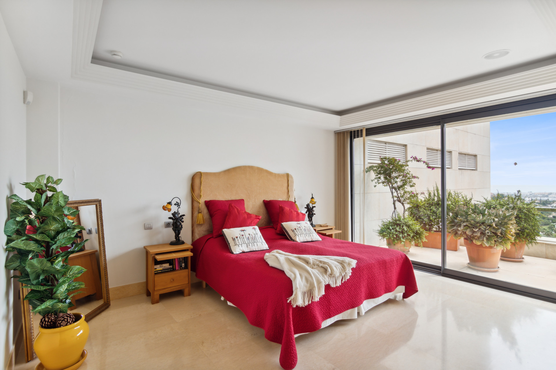 Penthouse exquis de cinq chambres à coucher en duplex situé à Los Arrayanes à Marbella. à Nueva Andalucia