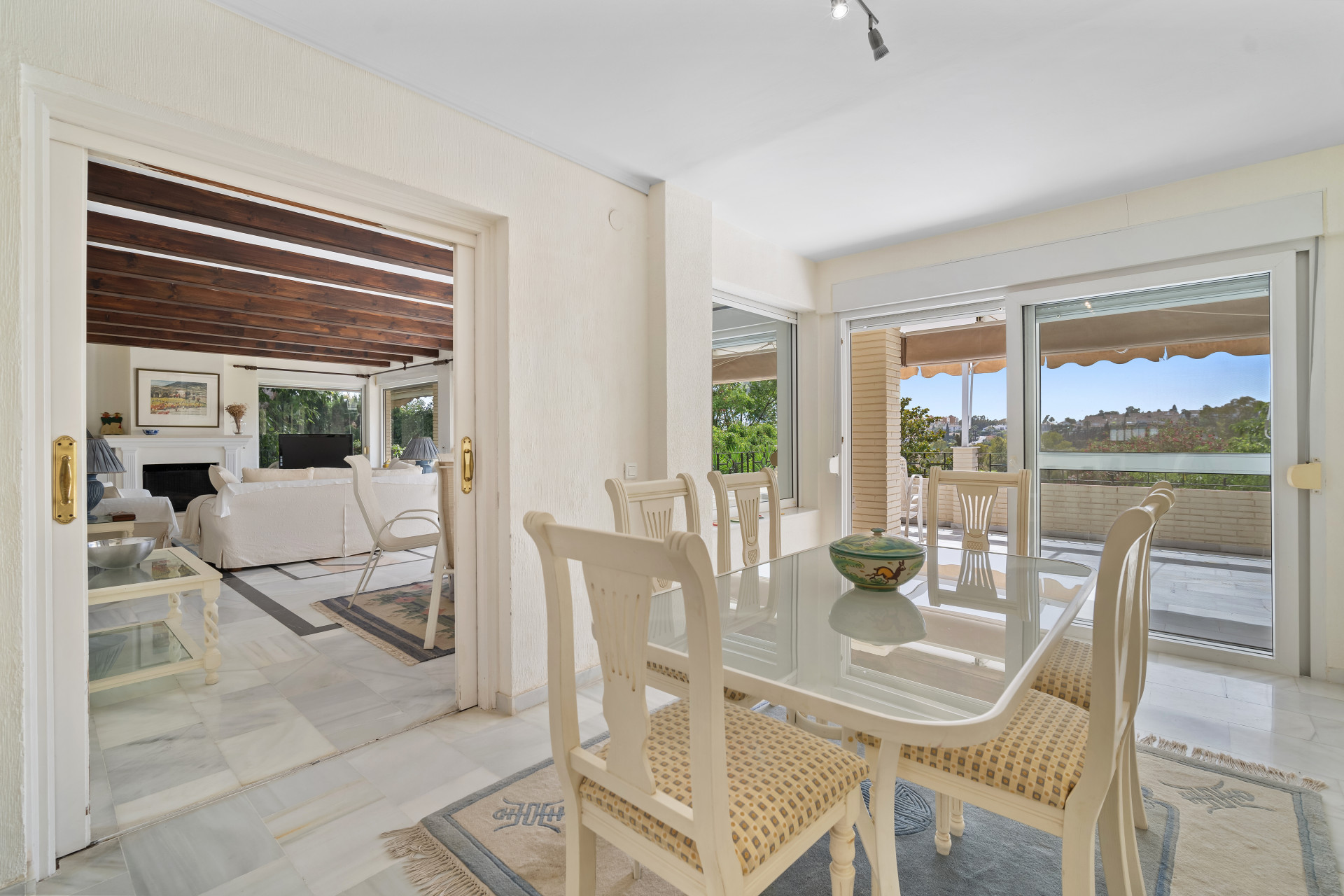 Villa op een dubbel plot, vier slaapkamers, drie badkamers, Guadalmina Alta in San Pedro de Alcantara