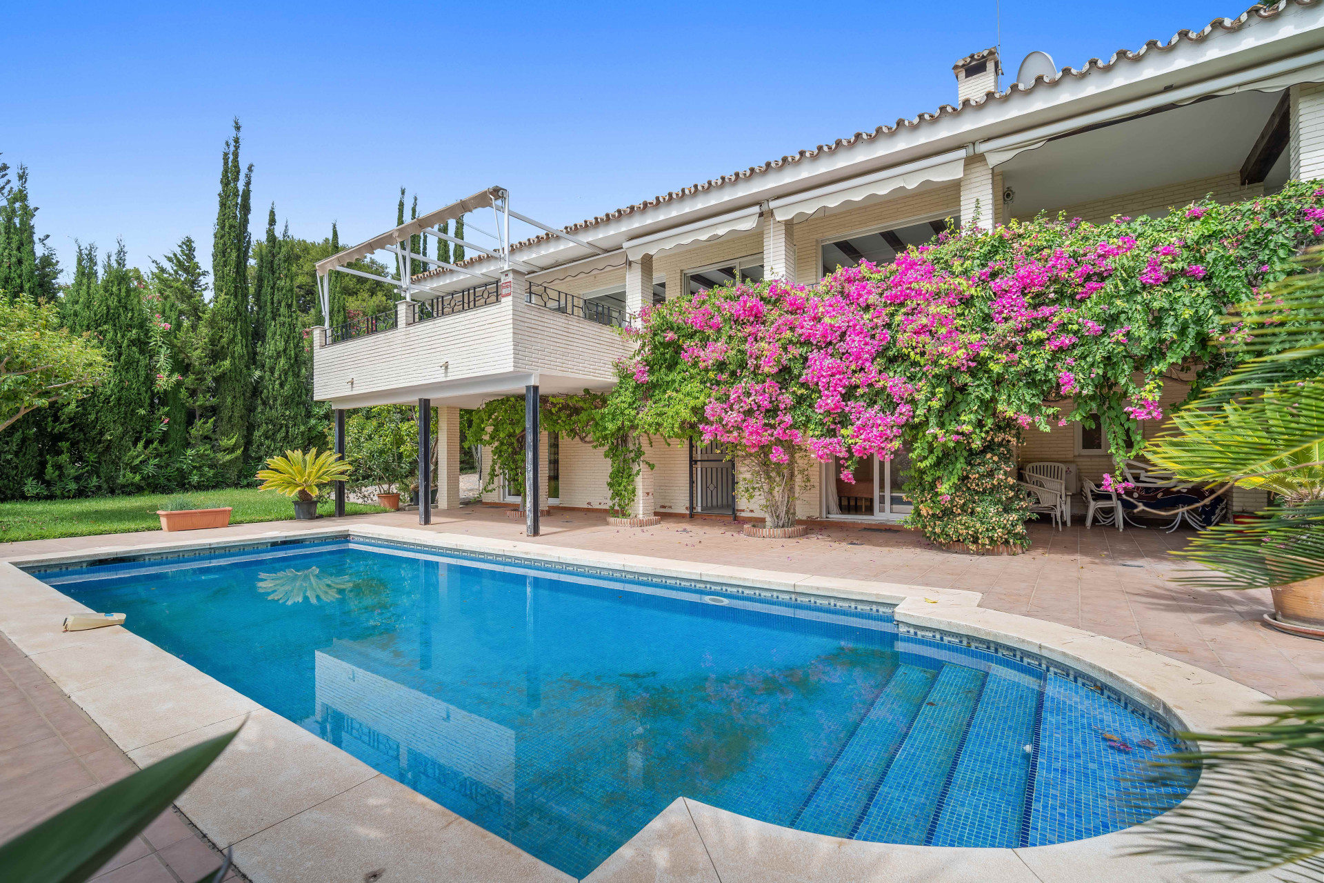 Villa op een dubbel plot, vier slaapkamers, drie badkamers, Guadalmina Alta in San Pedro de Alcantara