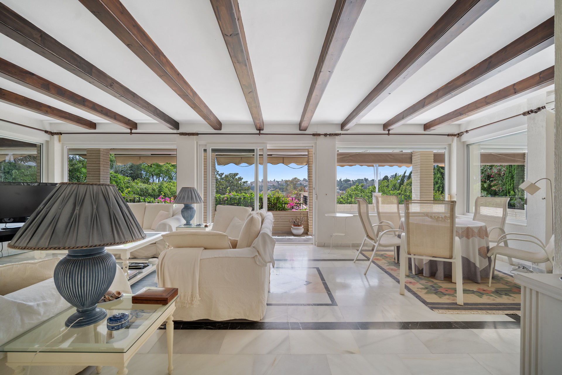 Villa op een dubbel plot, vier slaapkamers, drie badkamers, Guadalmina Alta in San Pedro de Alcantara