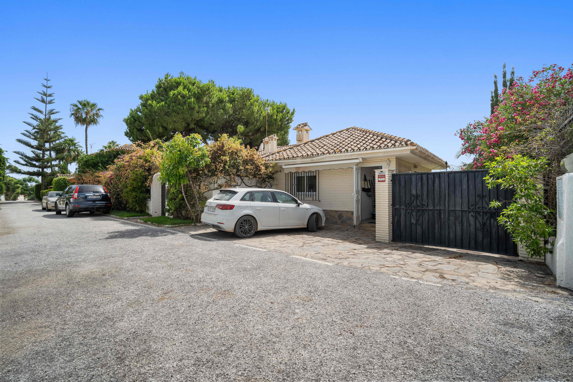 Villa op een dubbel plot, vier slaapkamers, drie badkamers, Guadalmina Alta in San Pedro de Alcantara