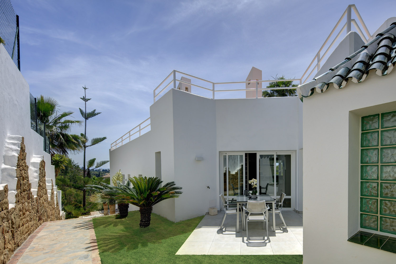 Contemporary renovated villa in the elegant hillside area of La Quinta, Benahavís in Benahavis