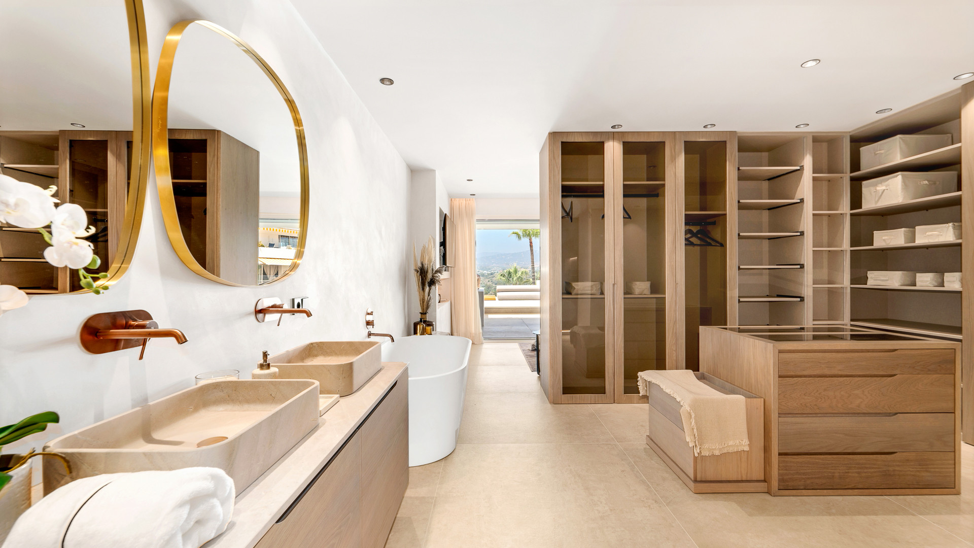 Modern volledig gerenoveerd appartement in Las Lomas del Marbella Club in Marbella Golden Mile