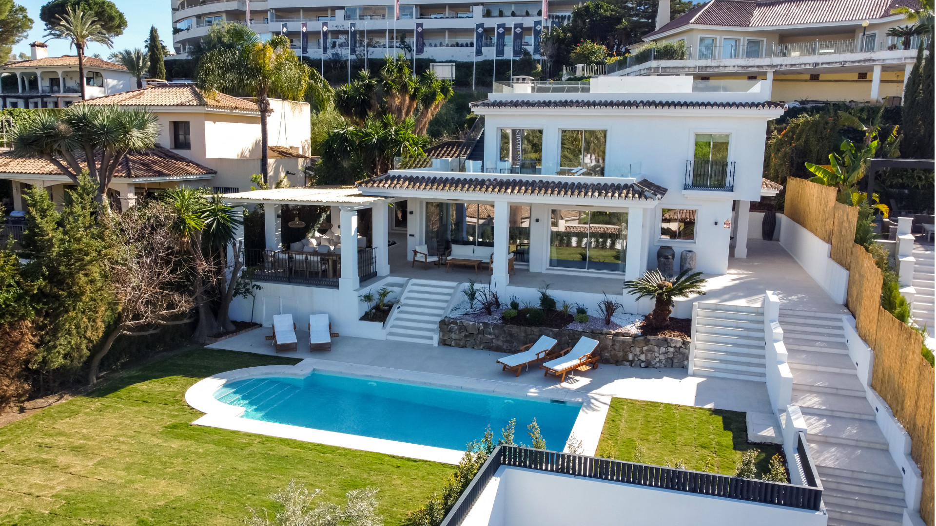 Modern volledig gerenoveerde villa in Las Brisas Nueva Andalucía in Nueva Andalucia