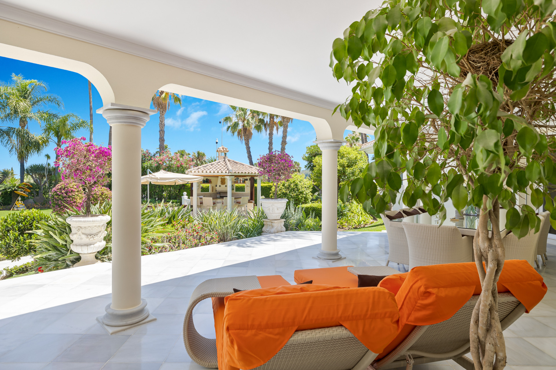 Villa recientemente reformada con vistas a la montaña en La Cerquilla, Nueva Andalucía en Nueva Andalucia