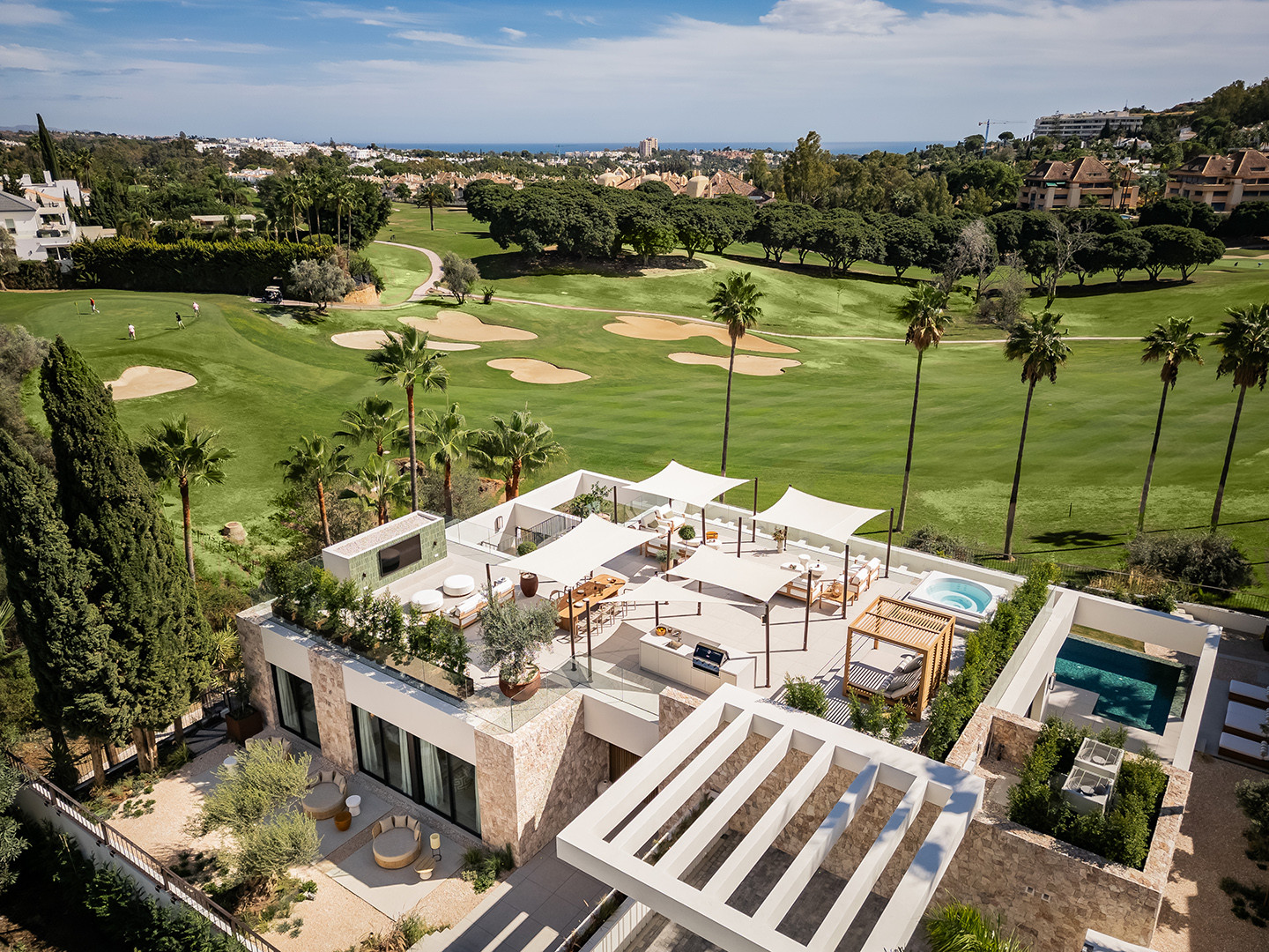 Moderne frontline golf villa in Los Naranjos, Nueva Andalucía in Nueva Andalucia