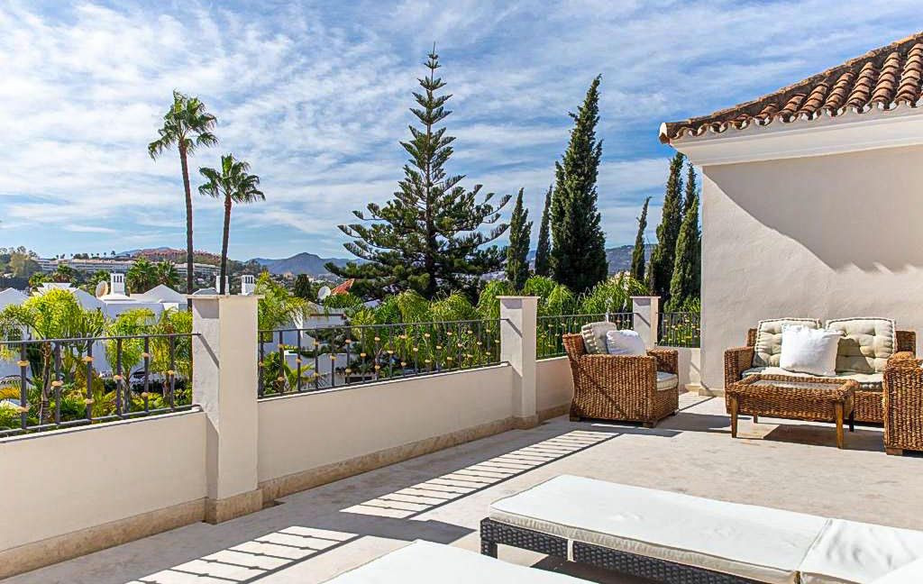 Hermosa y espaciosa villa en Aloha en el corazón de Nueva Andalucía en Nueva Andalucia