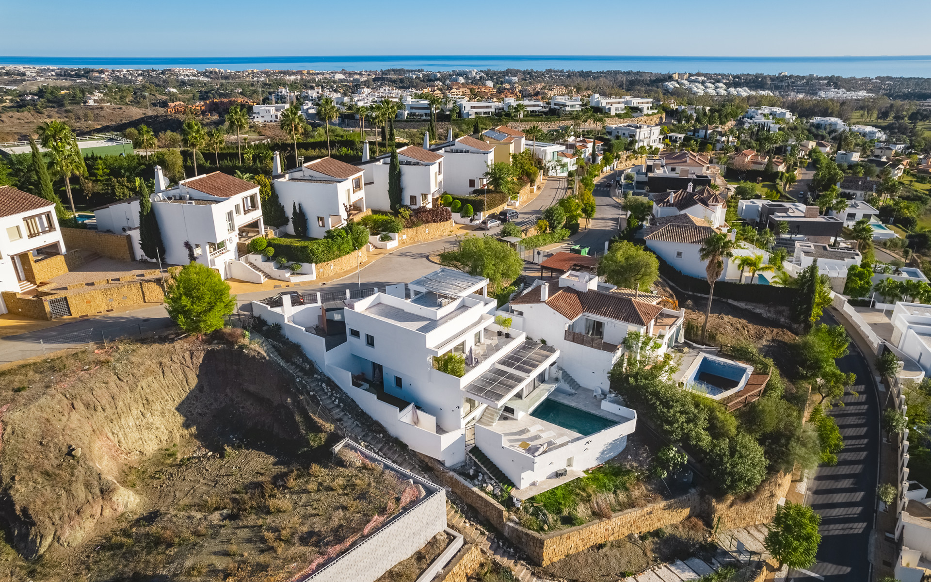 Nieuwe moderne villa met golf views in La Alquería in Benahavis