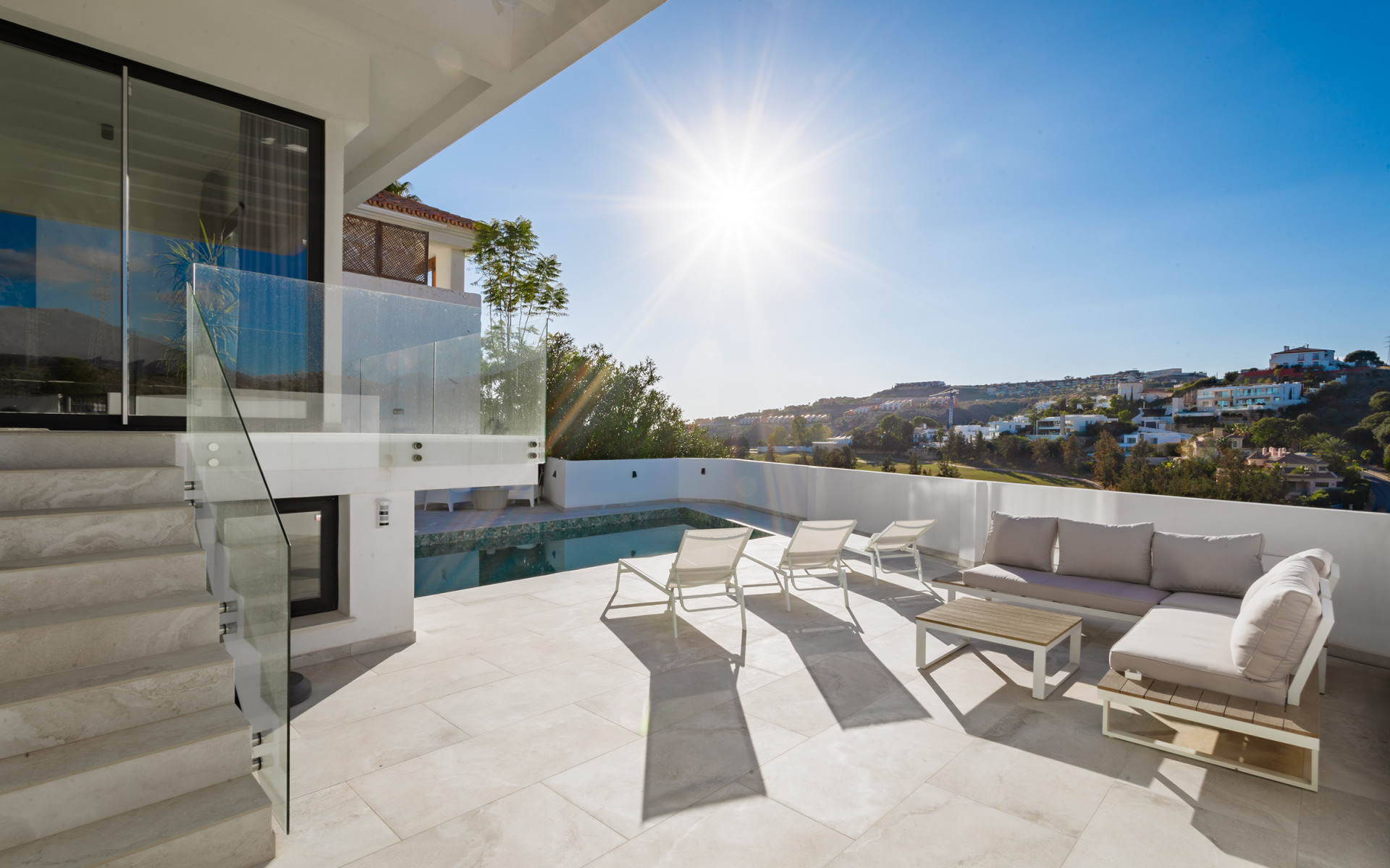 Nieuwe moderne villa met golf views in La Alquería in Benahavis