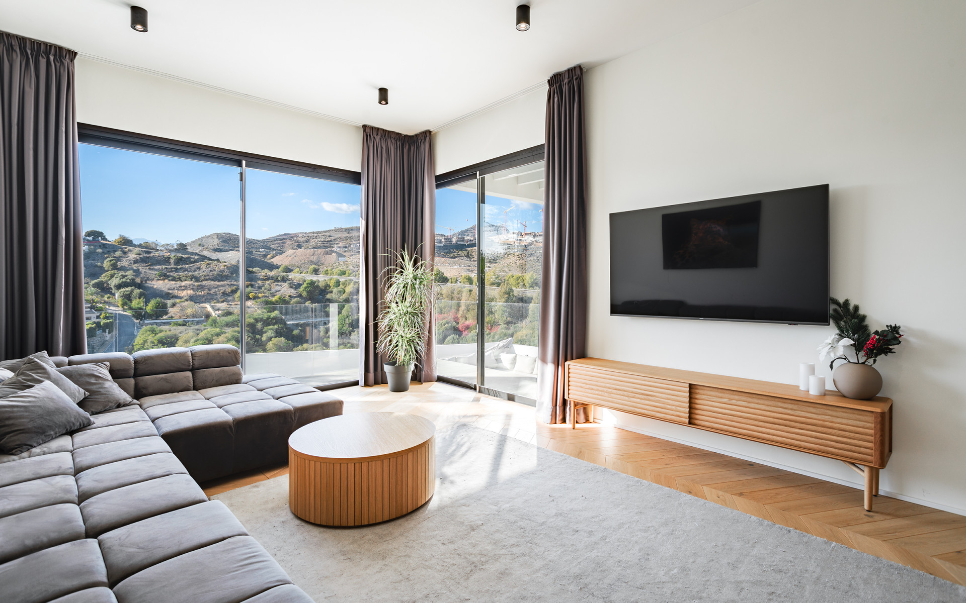 Nieuwe moderne villa met golf views in La Alquería in Benahavis