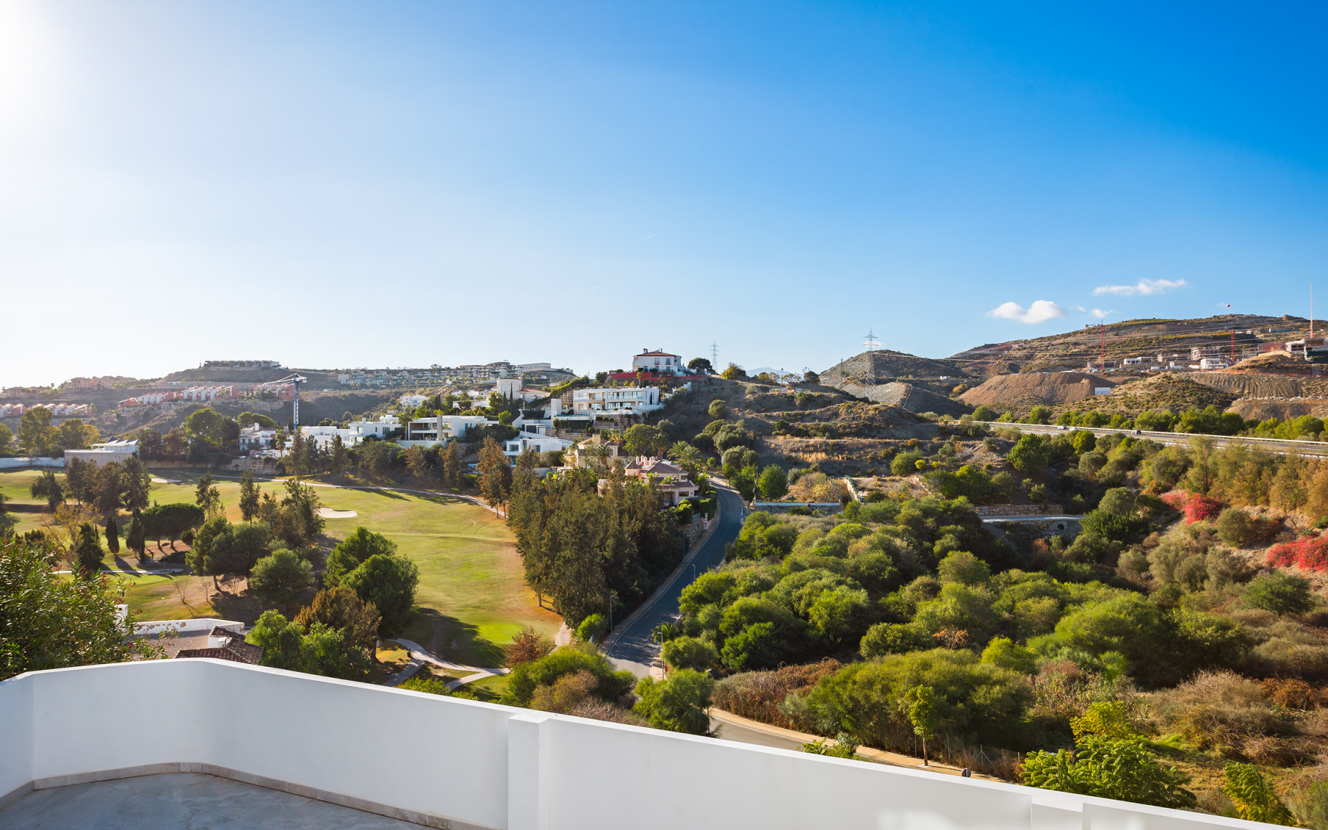 Nieuwe moderne villa met golf views in La Alquería in Benahavis