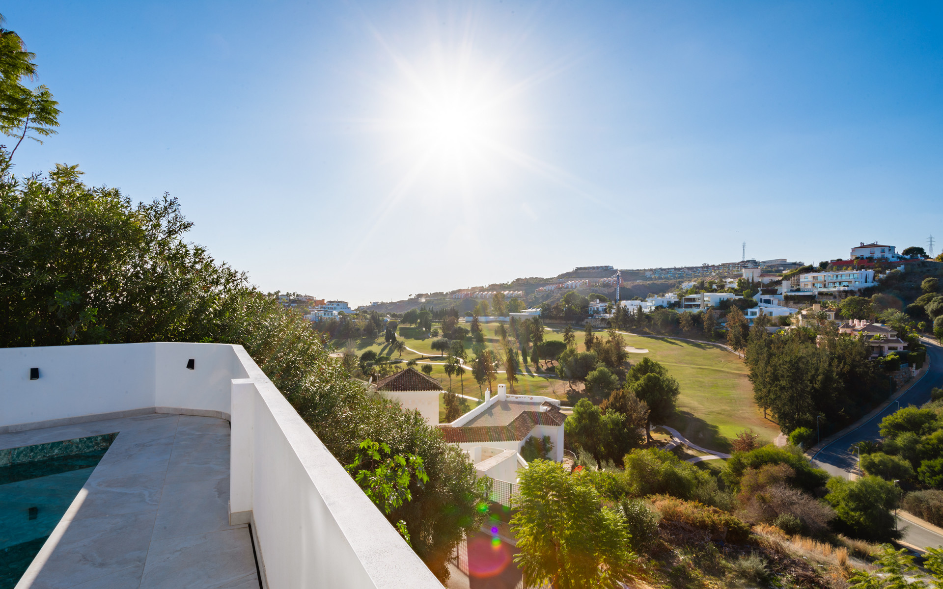 Nieuwe moderne villa met golf views in La Alquería in Benahavis