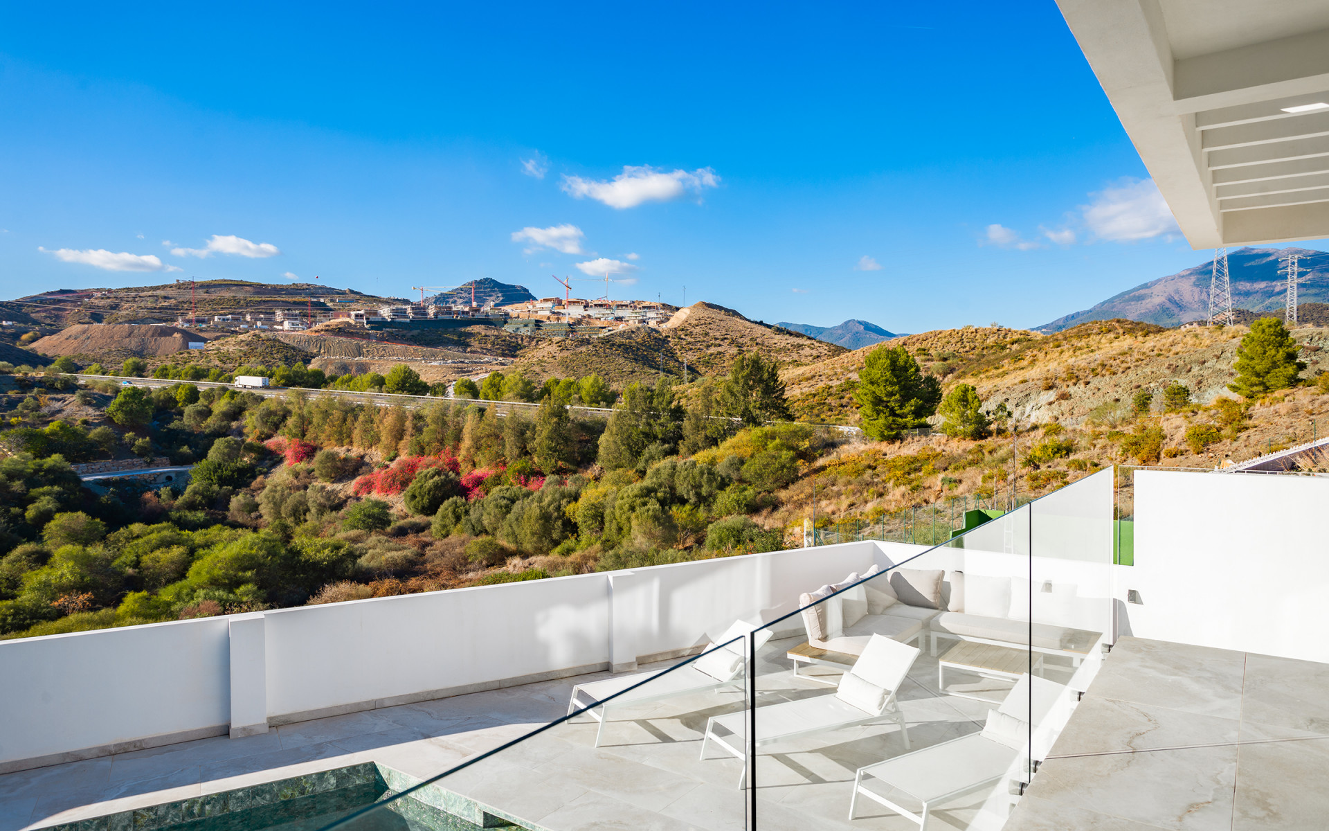 Nieuwe moderne villa met golf views in La Alquería in Benahavis