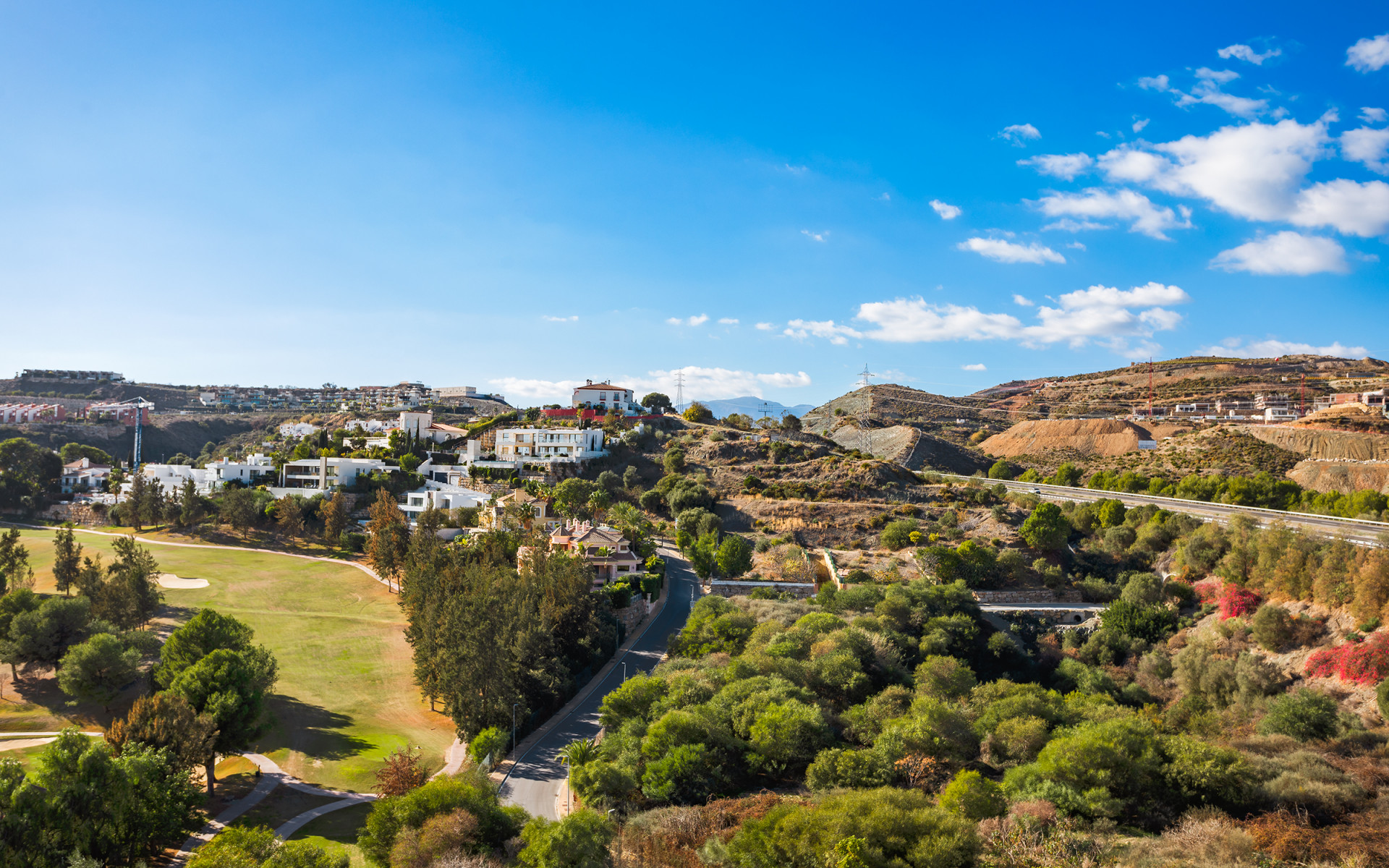 Nieuwe moderne villa met golf views in La Alquería in Benahavis