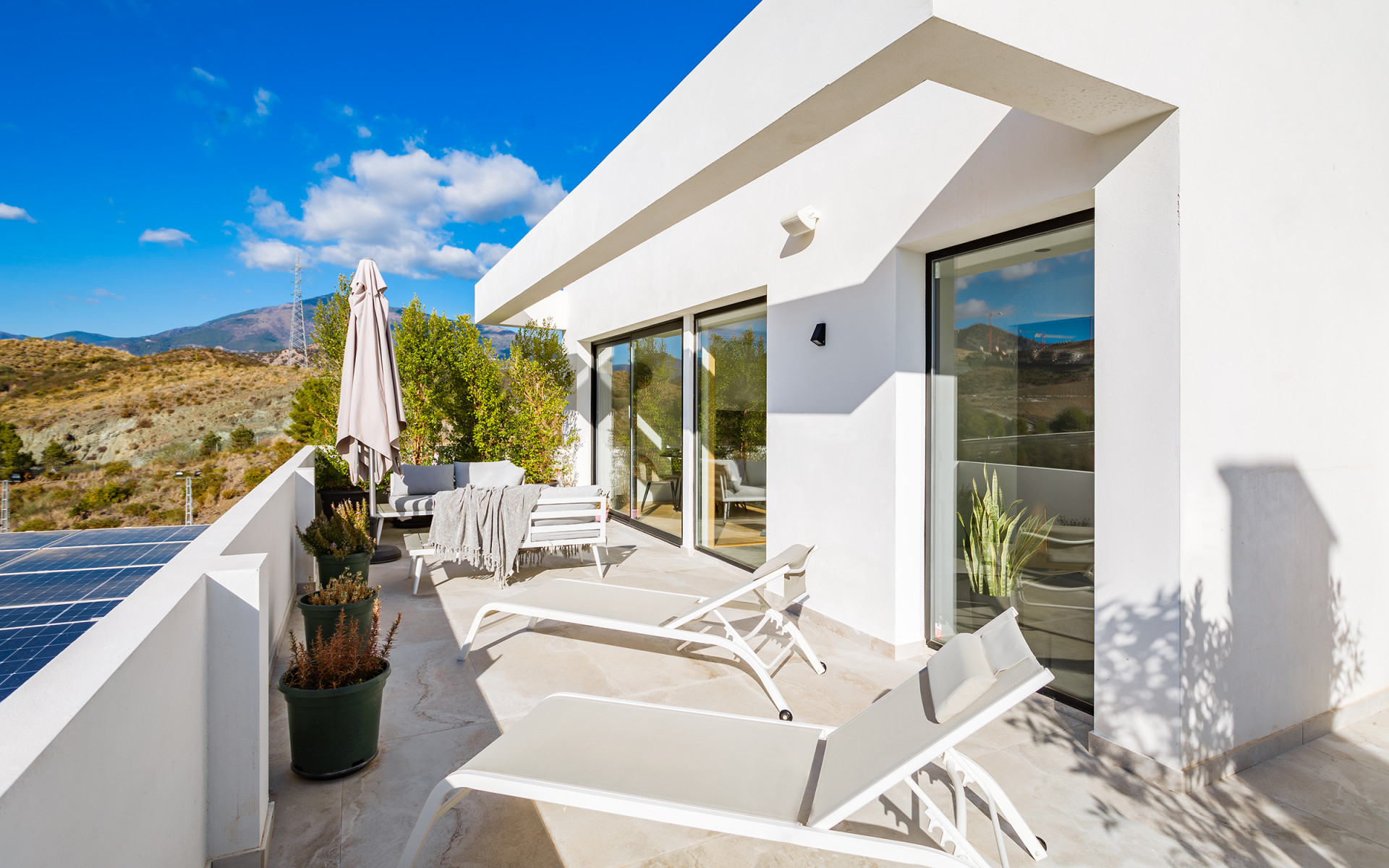 Nieuwe moderne villa met golf views in La Alquería in Benahavis