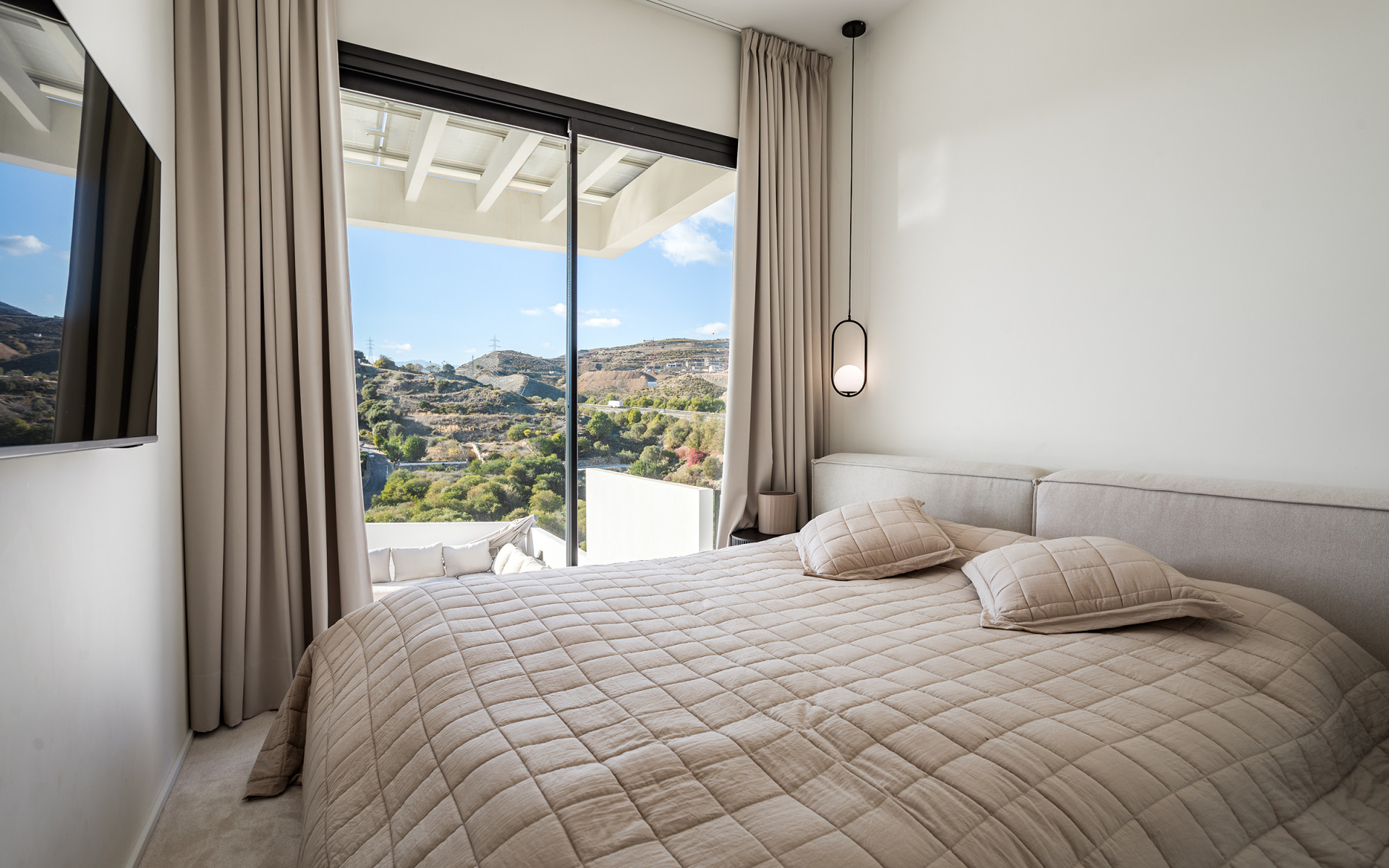 Nieuwe moderne villa met golf views in La Alquería in Benahavis