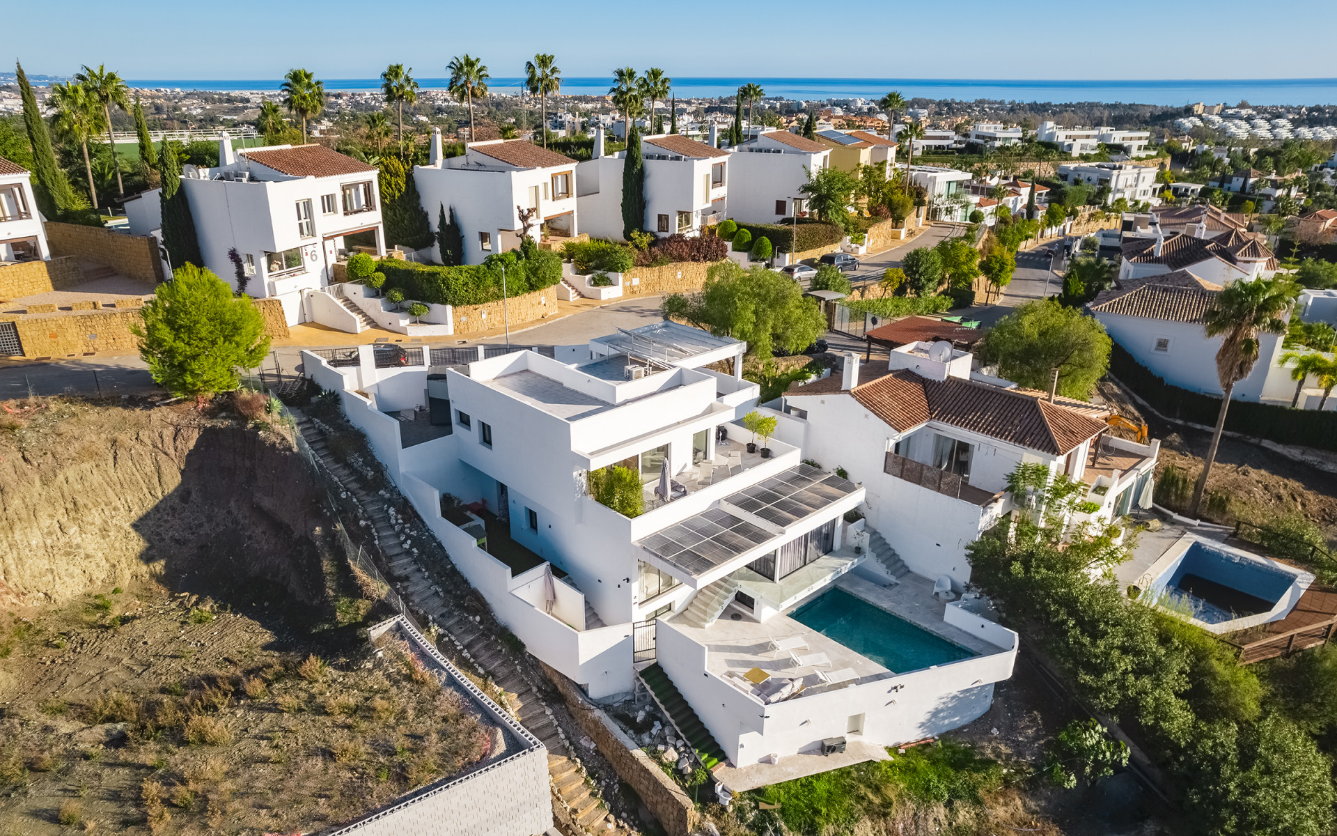 Nieuwe moderne villa met golf views in La Alquería in Benahavis