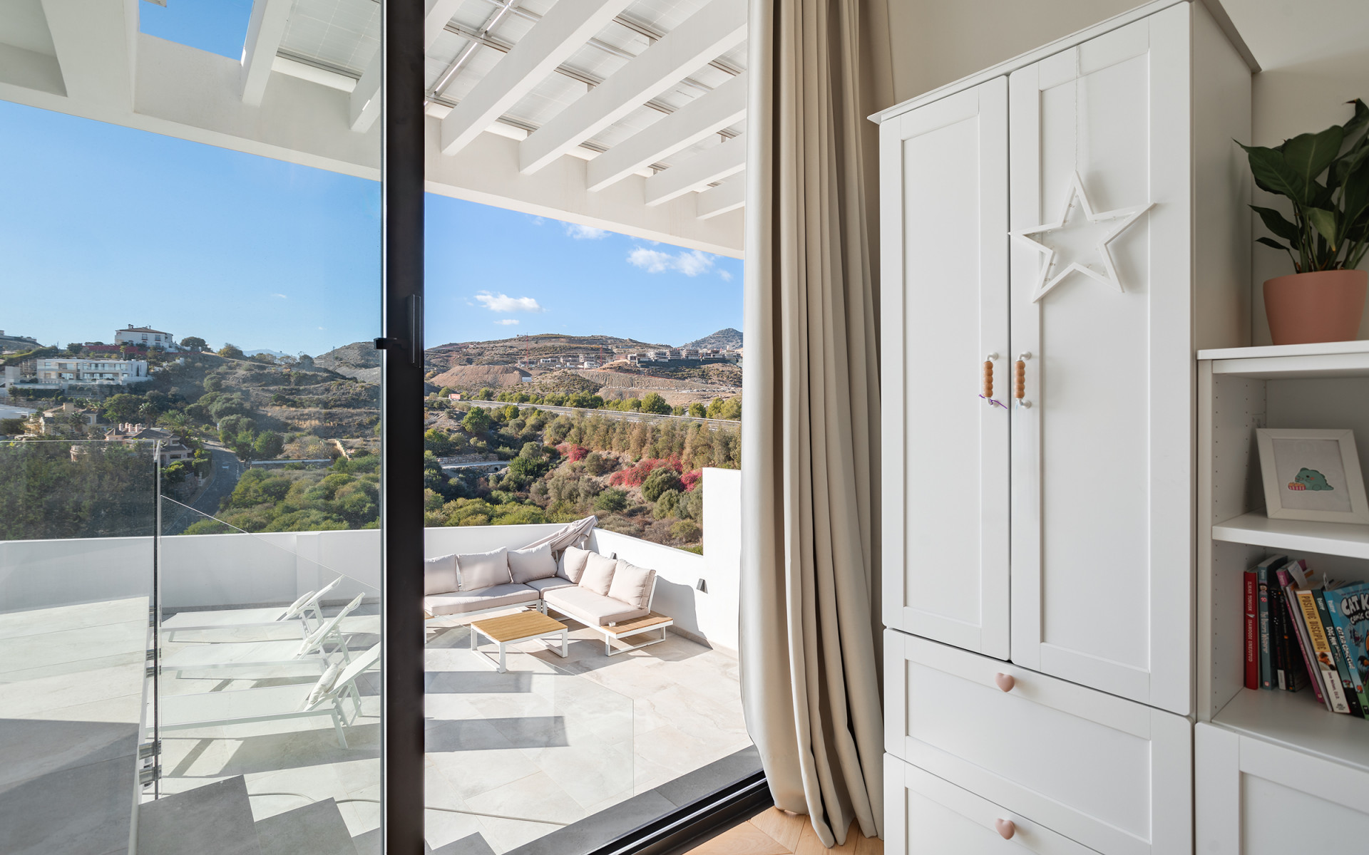 Nieuwe moderne villa met golf views in La Alquería in Benahavis