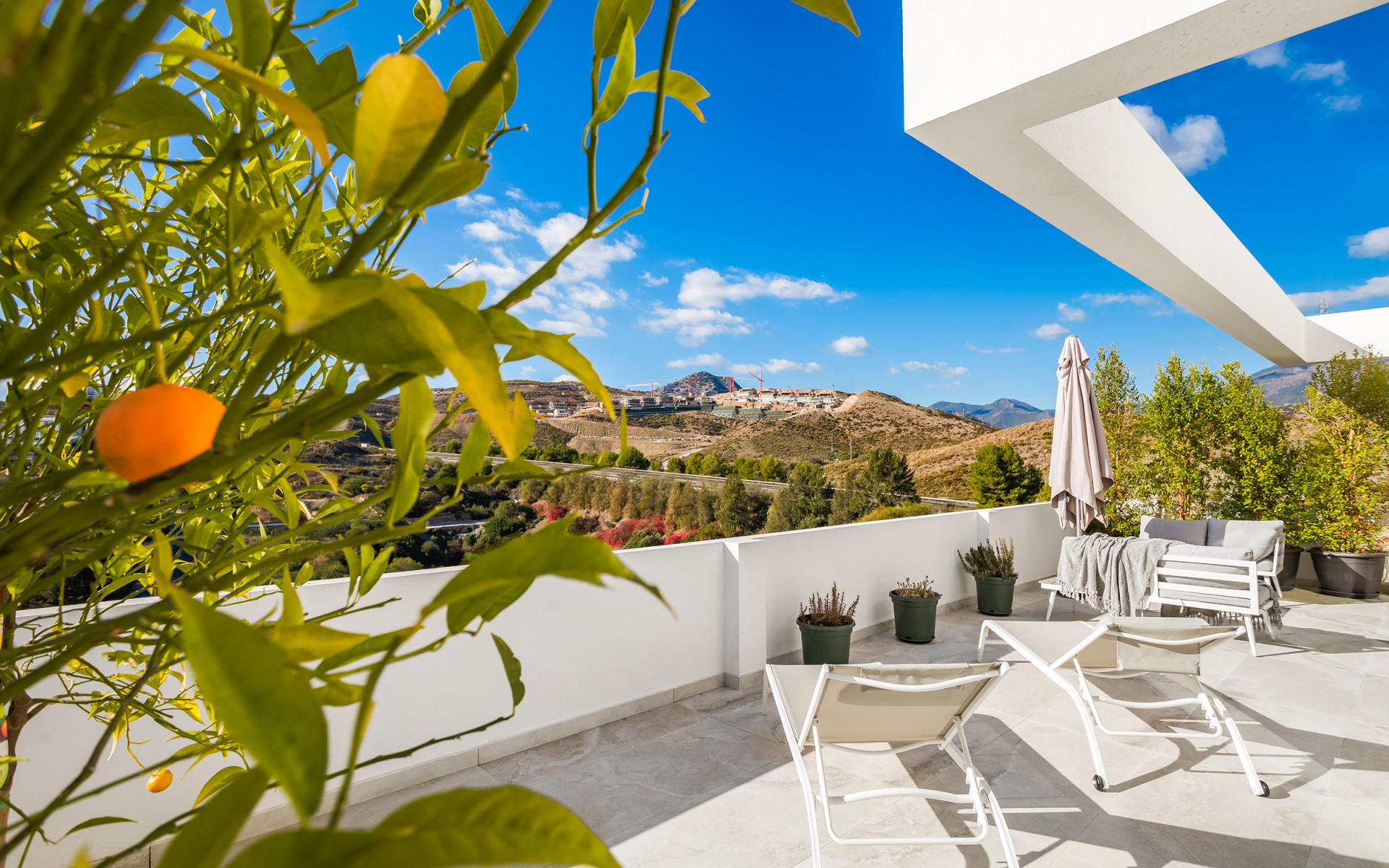 Nieuwe moderne villa met golf views in La Alquería in Benahavis