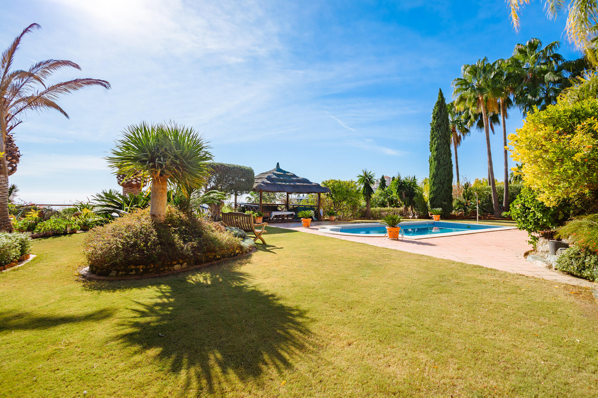 Villa traditionnelle de style andalou avec vue sur la mer à Los Flamingos à Benahavis