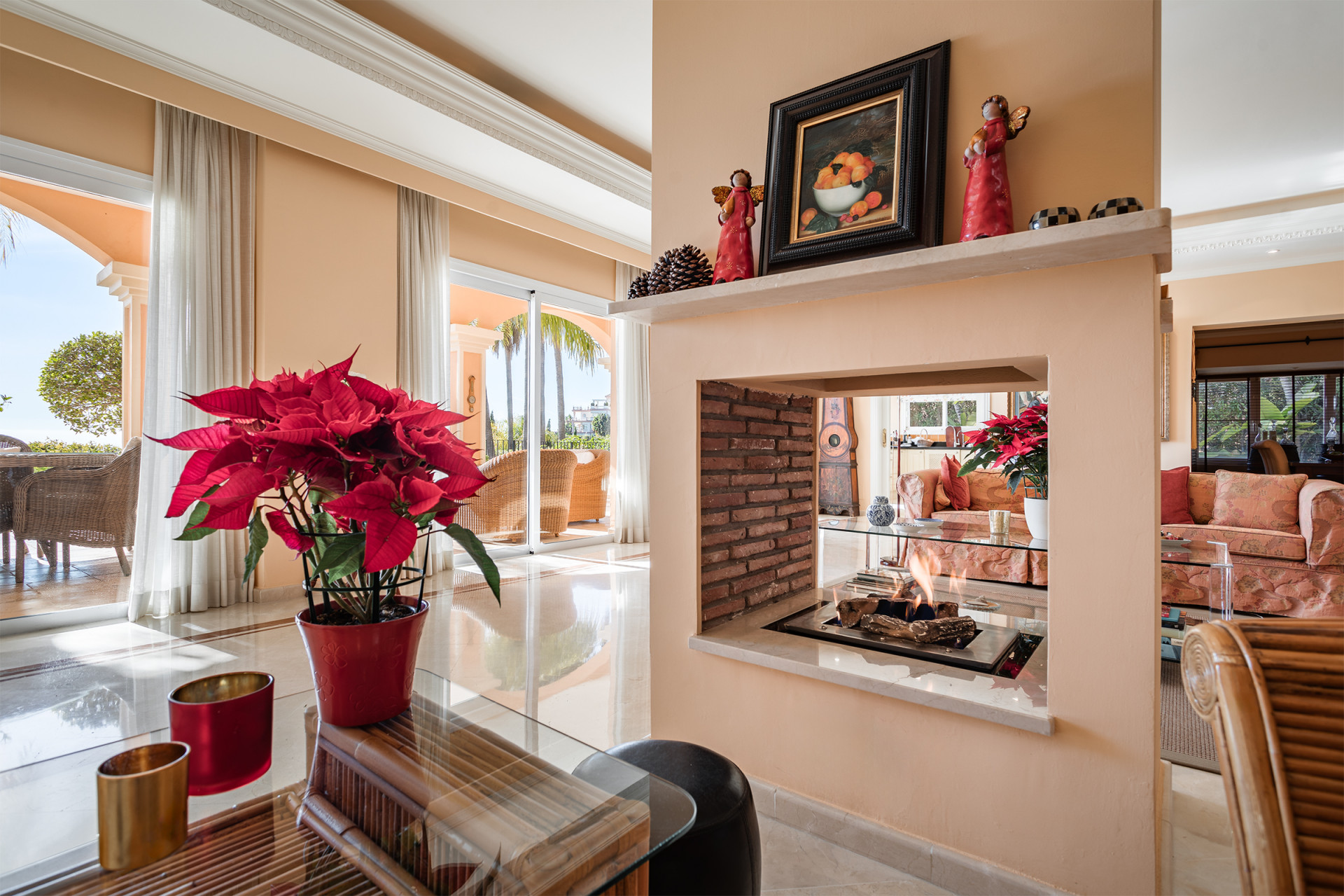 Villa traditionnelle de style andalou avec vue sur la mer à Los Flamingos à Benahavis