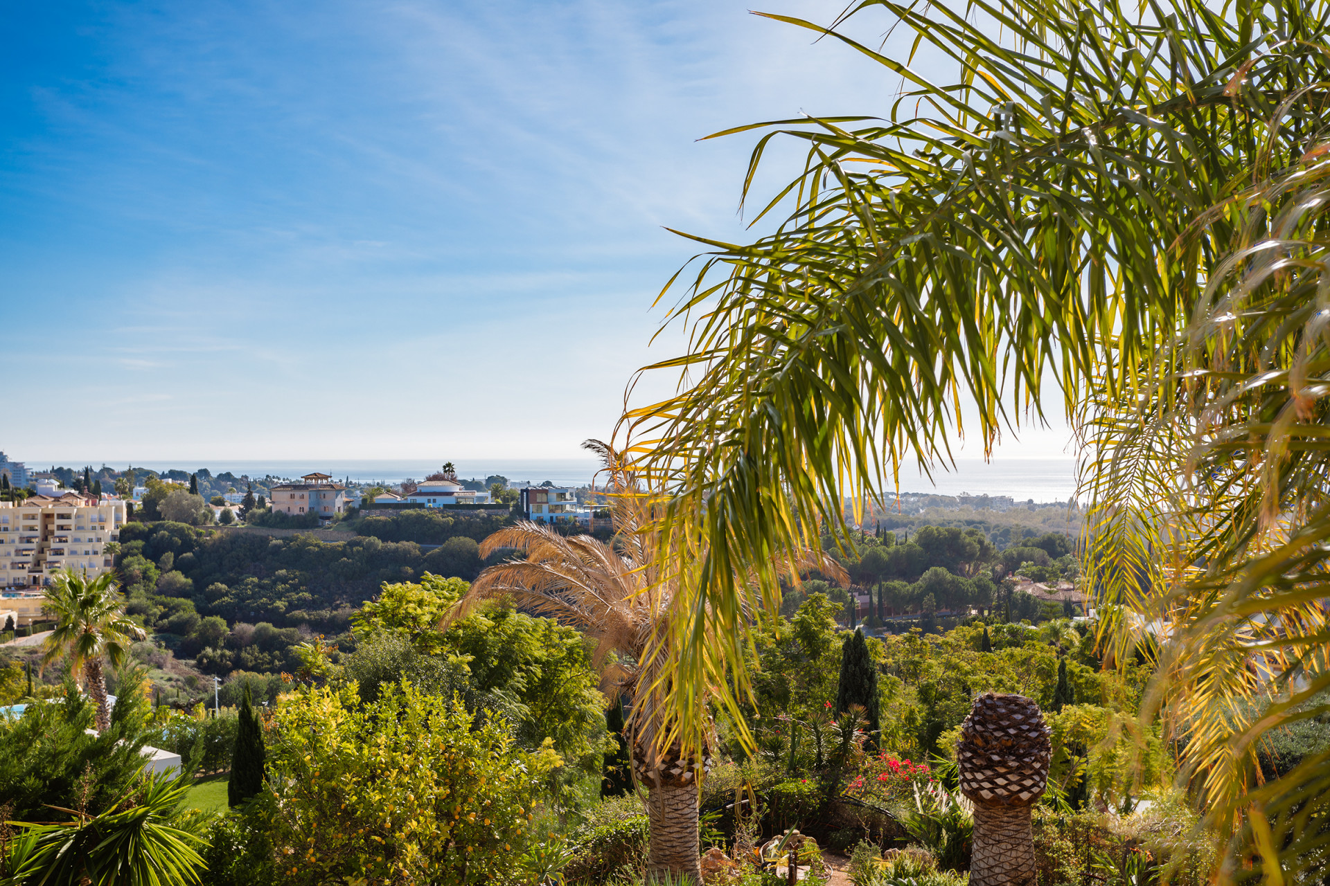 Traditionele villa in Andalusische stijl met uitzicht op zee in Los Flamingos in Benahavis