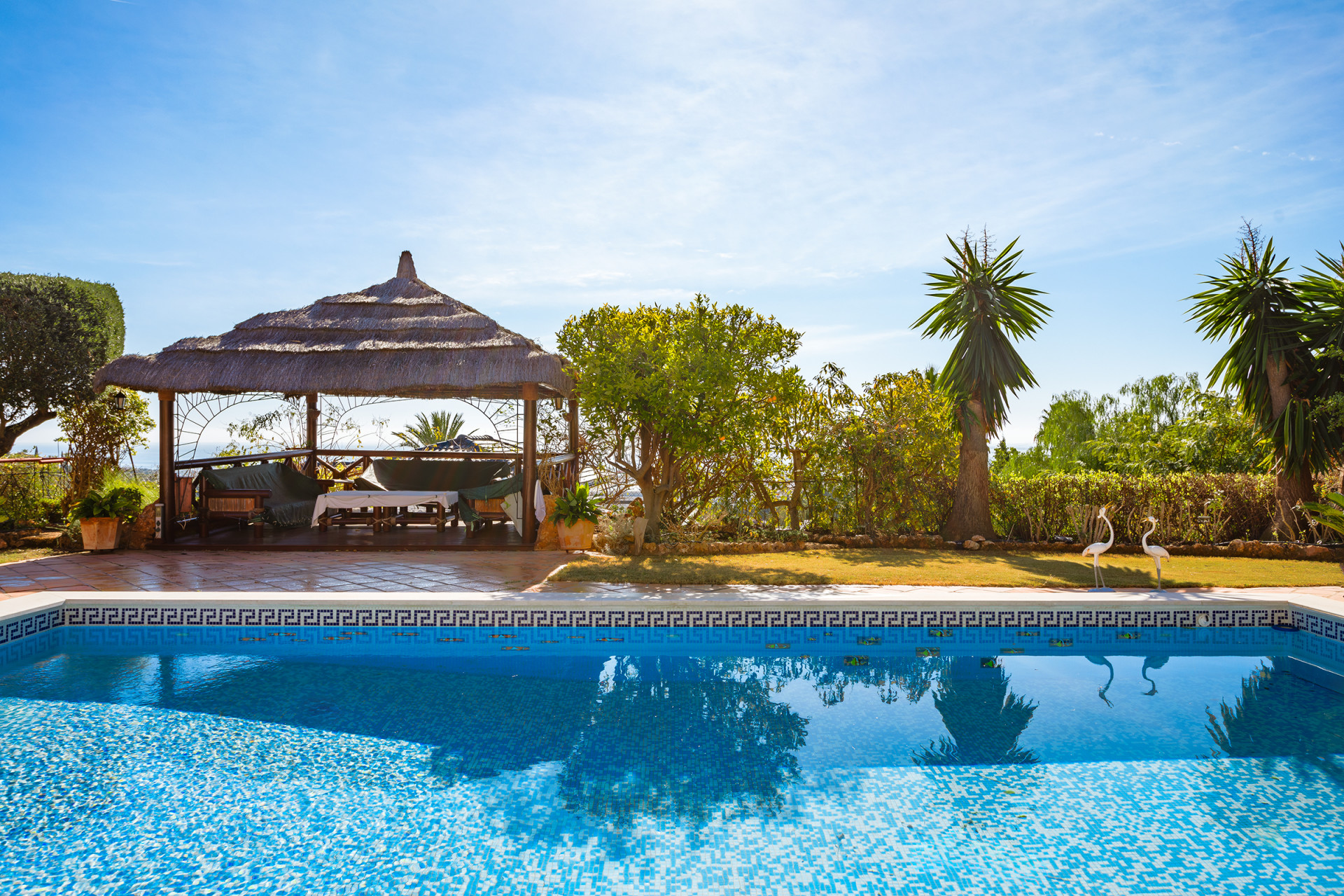 Villa traditionnelle de style andalou avec vue sur la mer à Los Flamingos à Benahavis