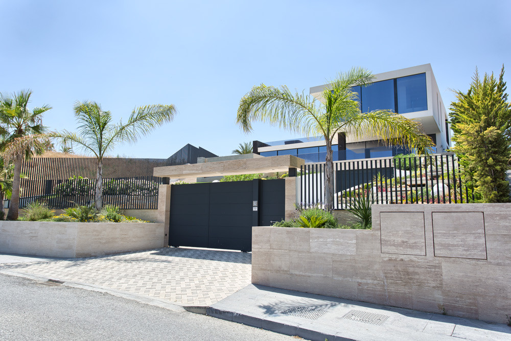 Eigentijdse villa in het hart van de golfvallei van Nueva Andalucía in Nueva Andalucia